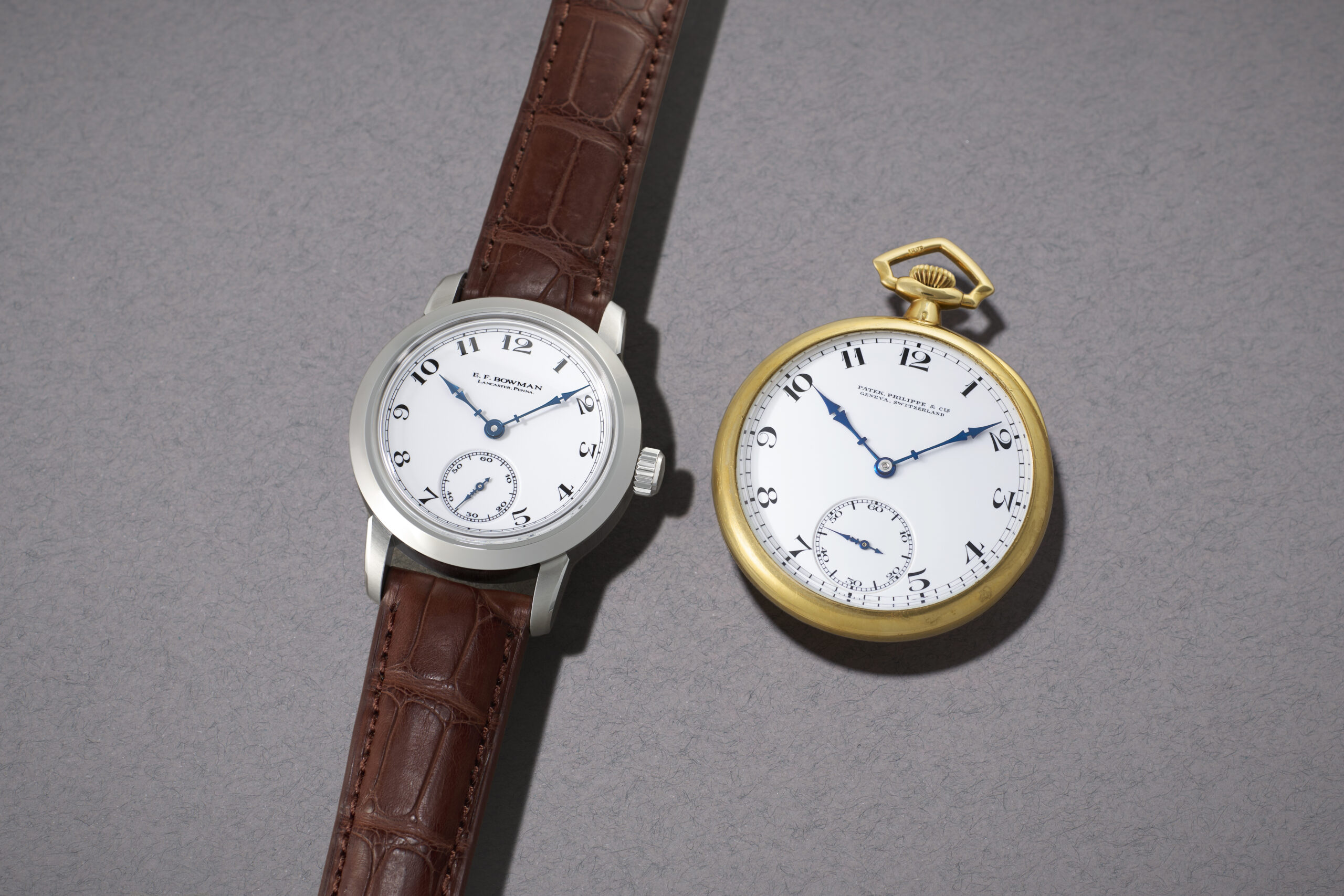 RGM Model 501-EFB accanto all'orologio da tasca Patek Philippe che ne ha ispirato il quadrante