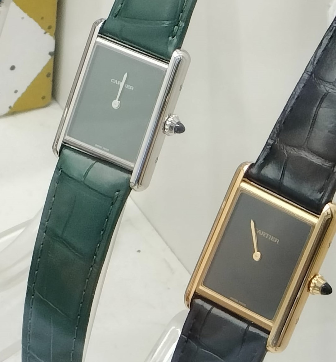 Due Cartier Tank Must con quadranti monocromatici