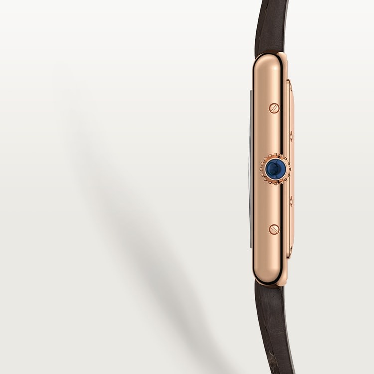 Cartier Tank Louis Cartier WGTA0011, profilo laterale della cassa e corona con cabochon blu
