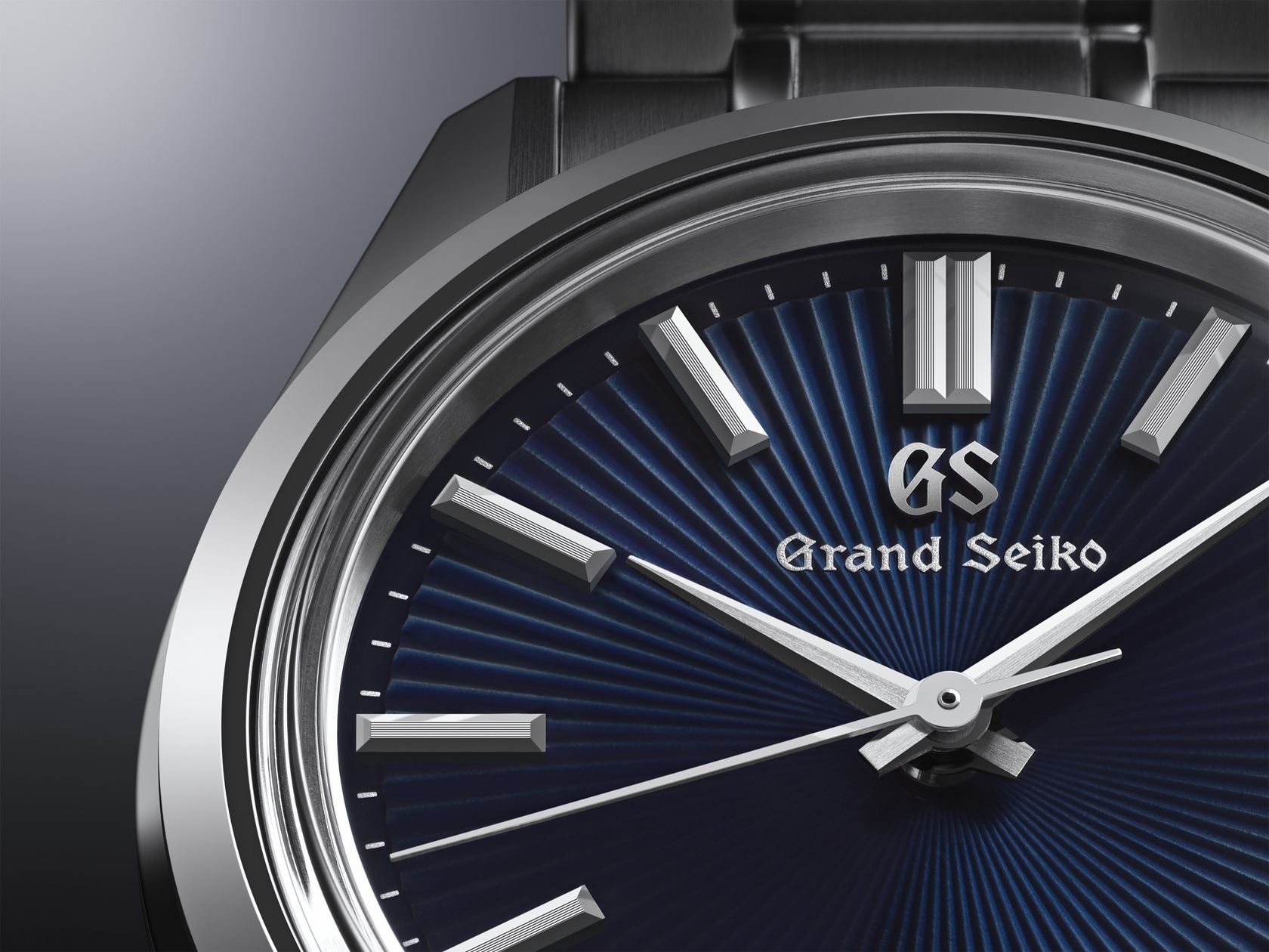Grand Seiko SBGW299, dettaglio della cassa 44GS e del quadrante blu
