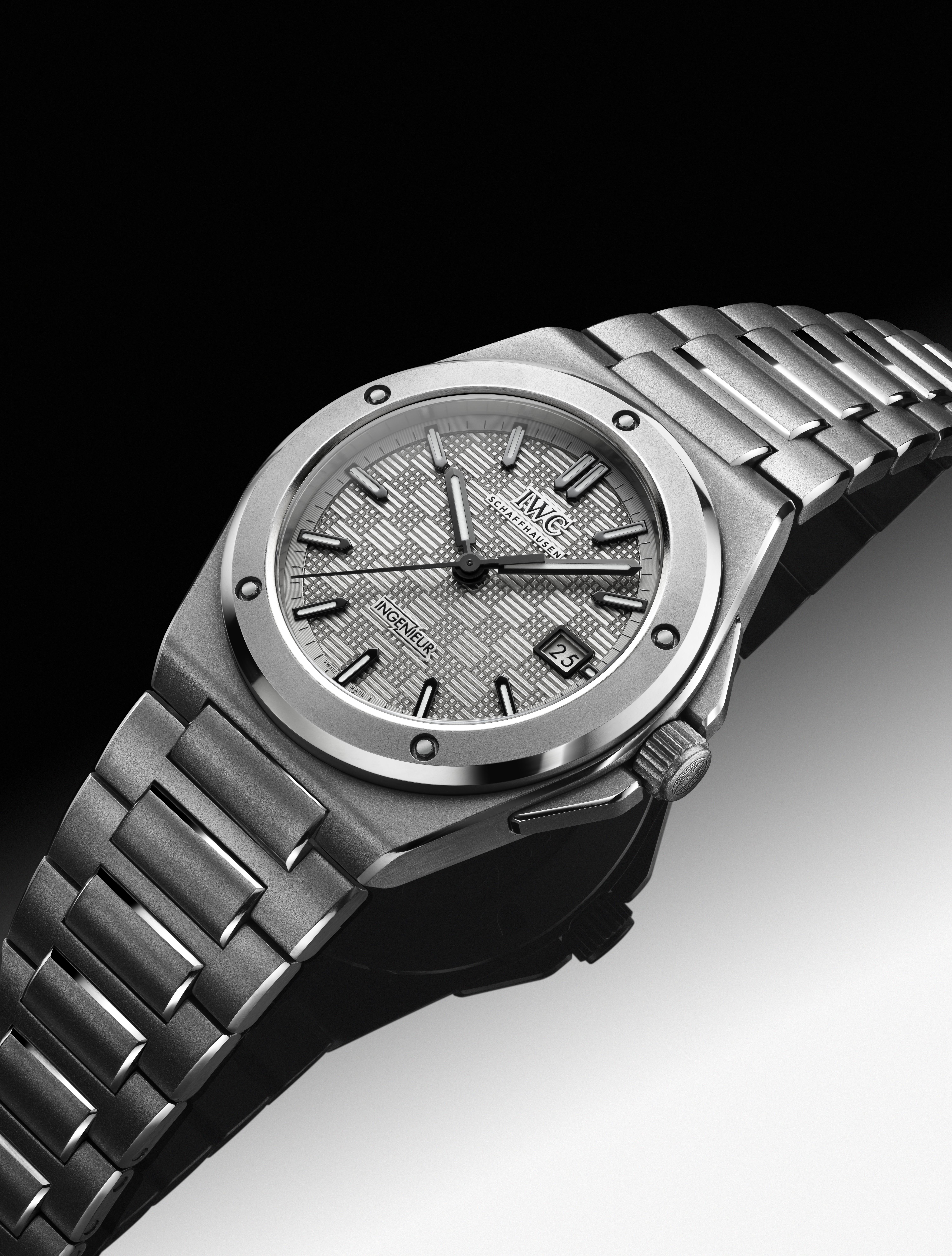 IWC Ingenieur Automatic 40 IW328904, dettaglio di quadrante e bracciale