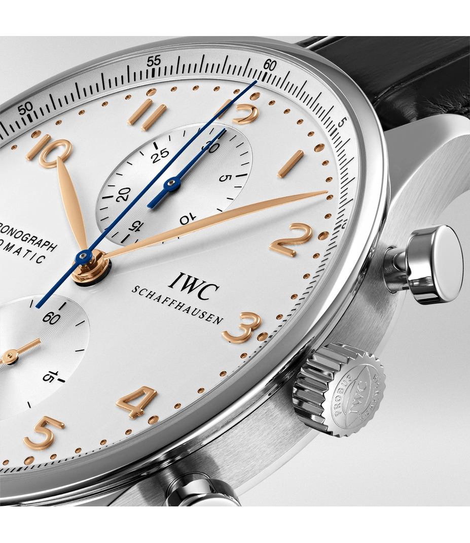 Dettaglio della cassa, della corona e dei pulsanti del cronografo dell'IWC Portugieser Chronograph IW371445