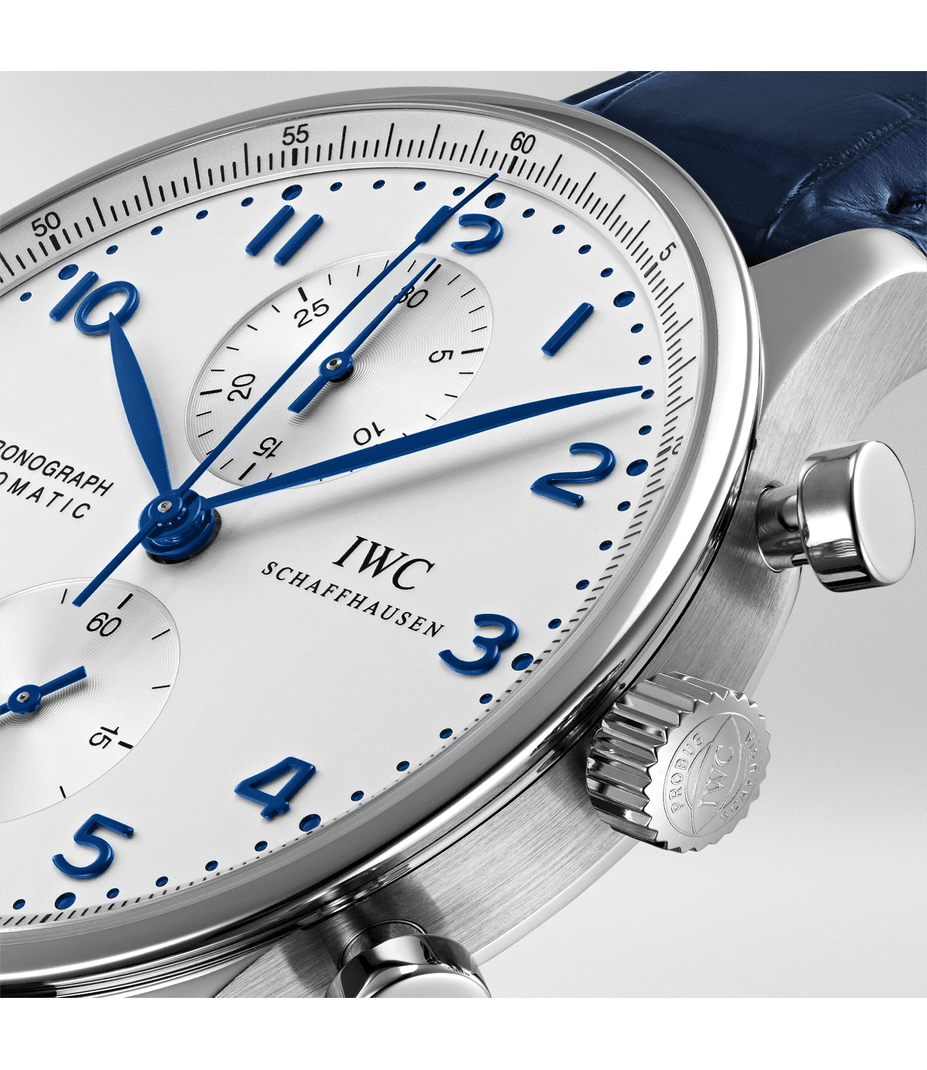 Dettaglio della cassa, corona e pulsante del cronografo dell'IWC Portugieser Chronograph IW371446