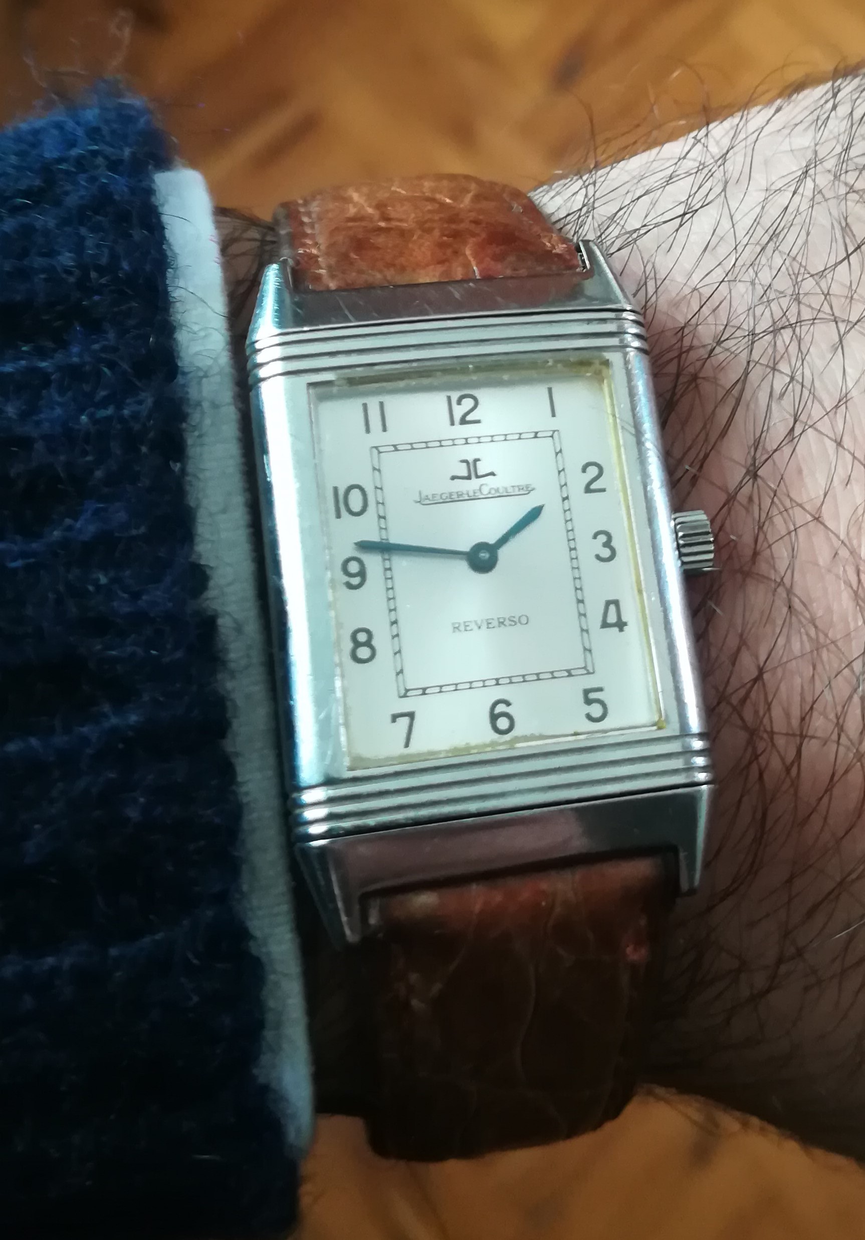 Jaeger-LeCoultre Reverso rettangolare degli anni Duemila indossato al polso