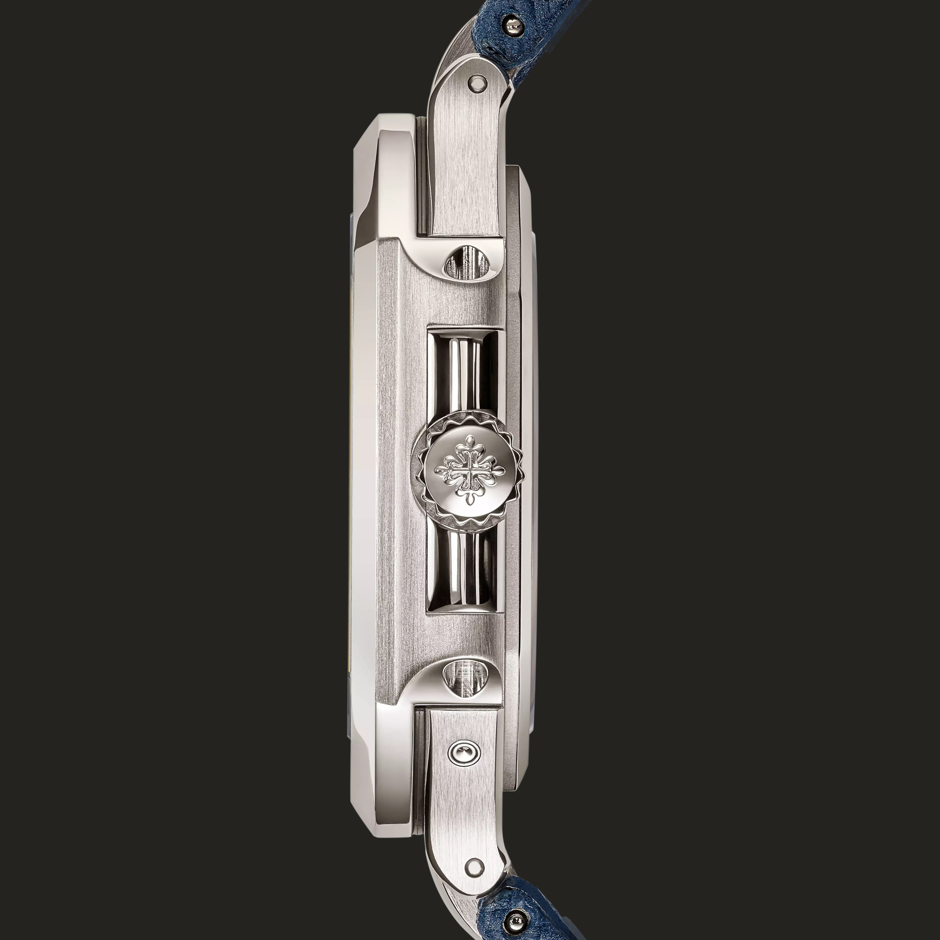Patek Philippe 5822P-001: profilo laterale.