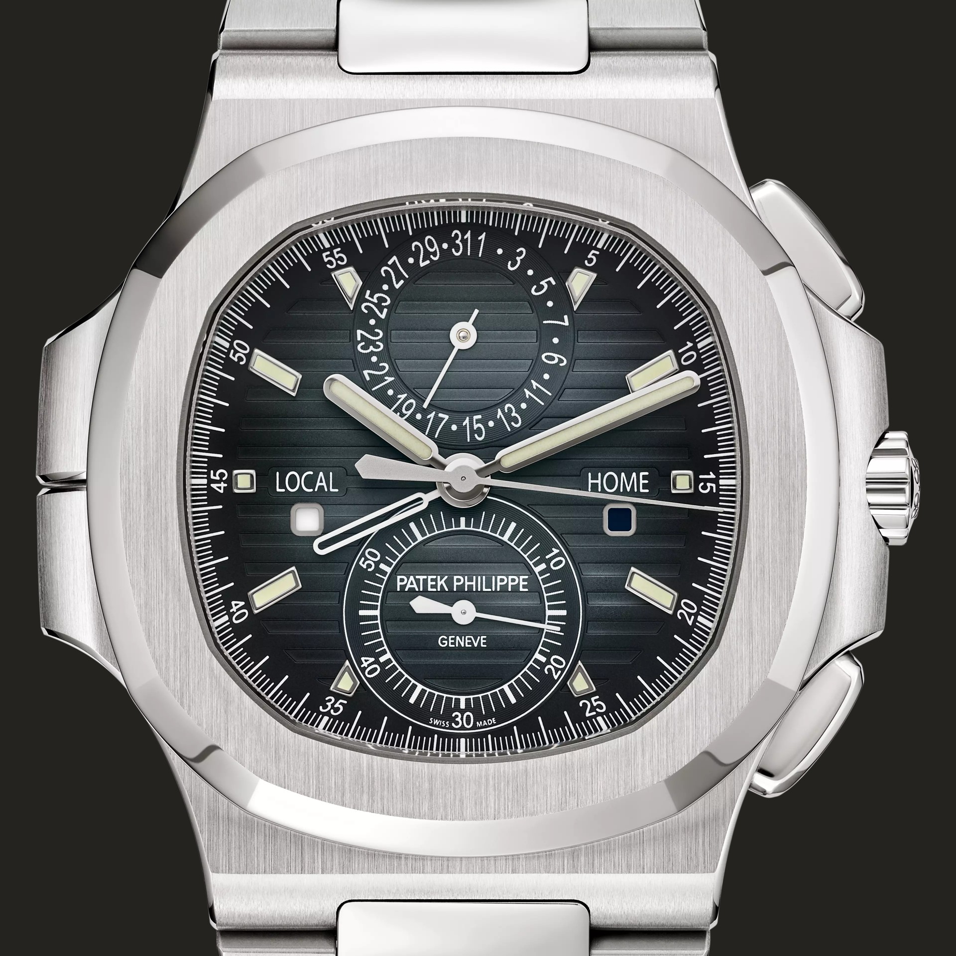 Patek Philippe Nautilus 5990/1A-011 in acciaio visto frontalmente