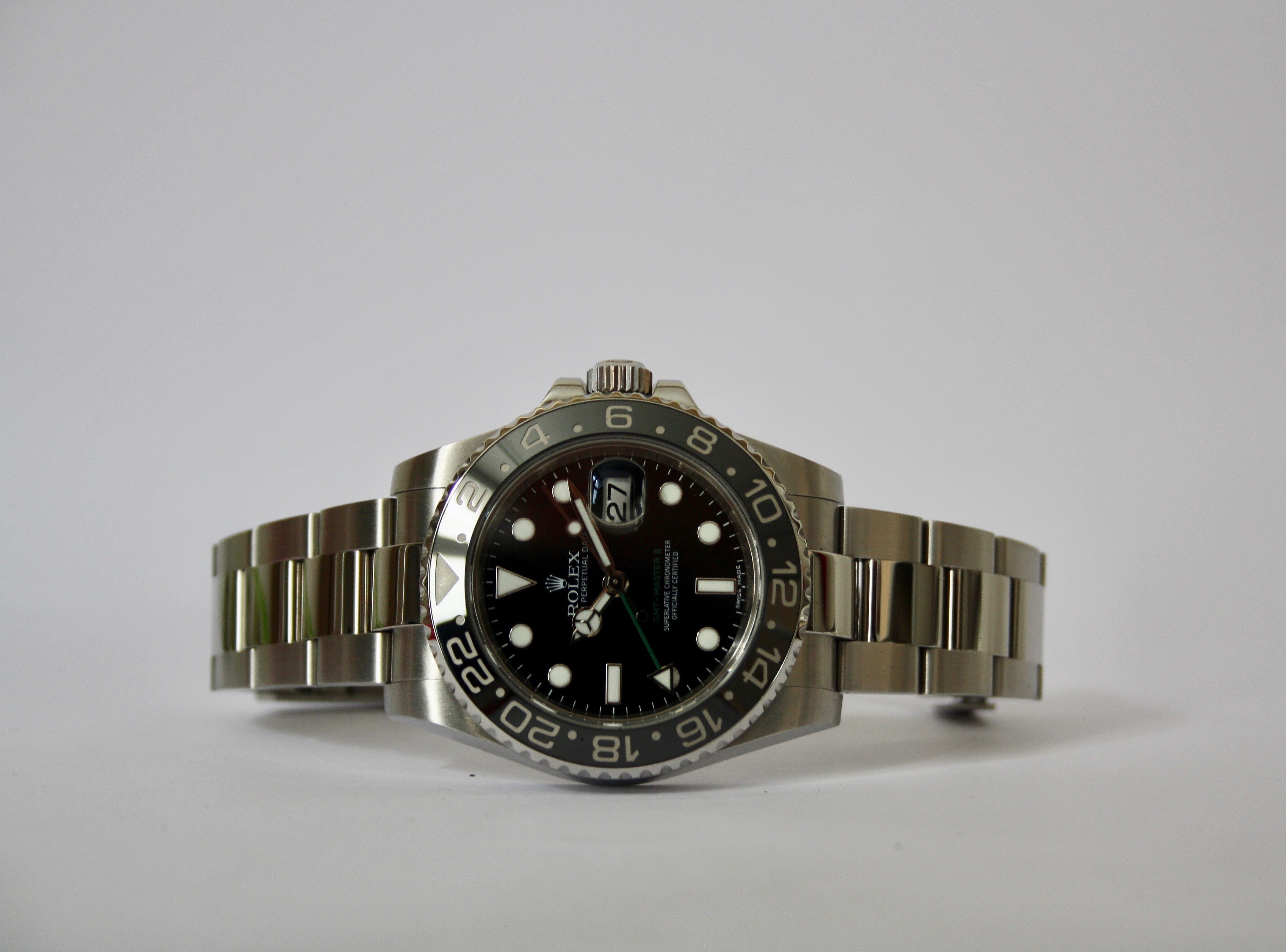 Rolex GMT-Master II 116710LN in acciaio vista frontalmente