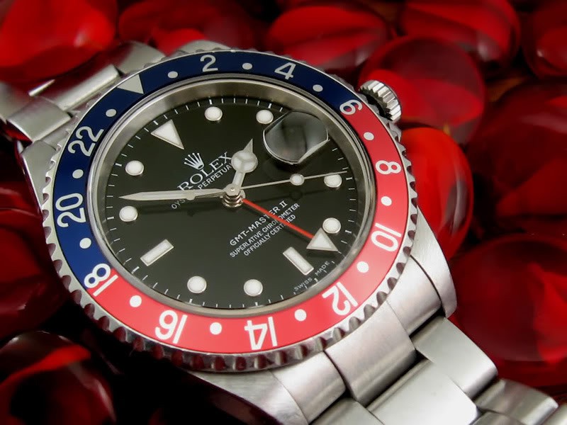 Rolex GMT-Master II 16710 con lunetta rossa e blu in primo piano