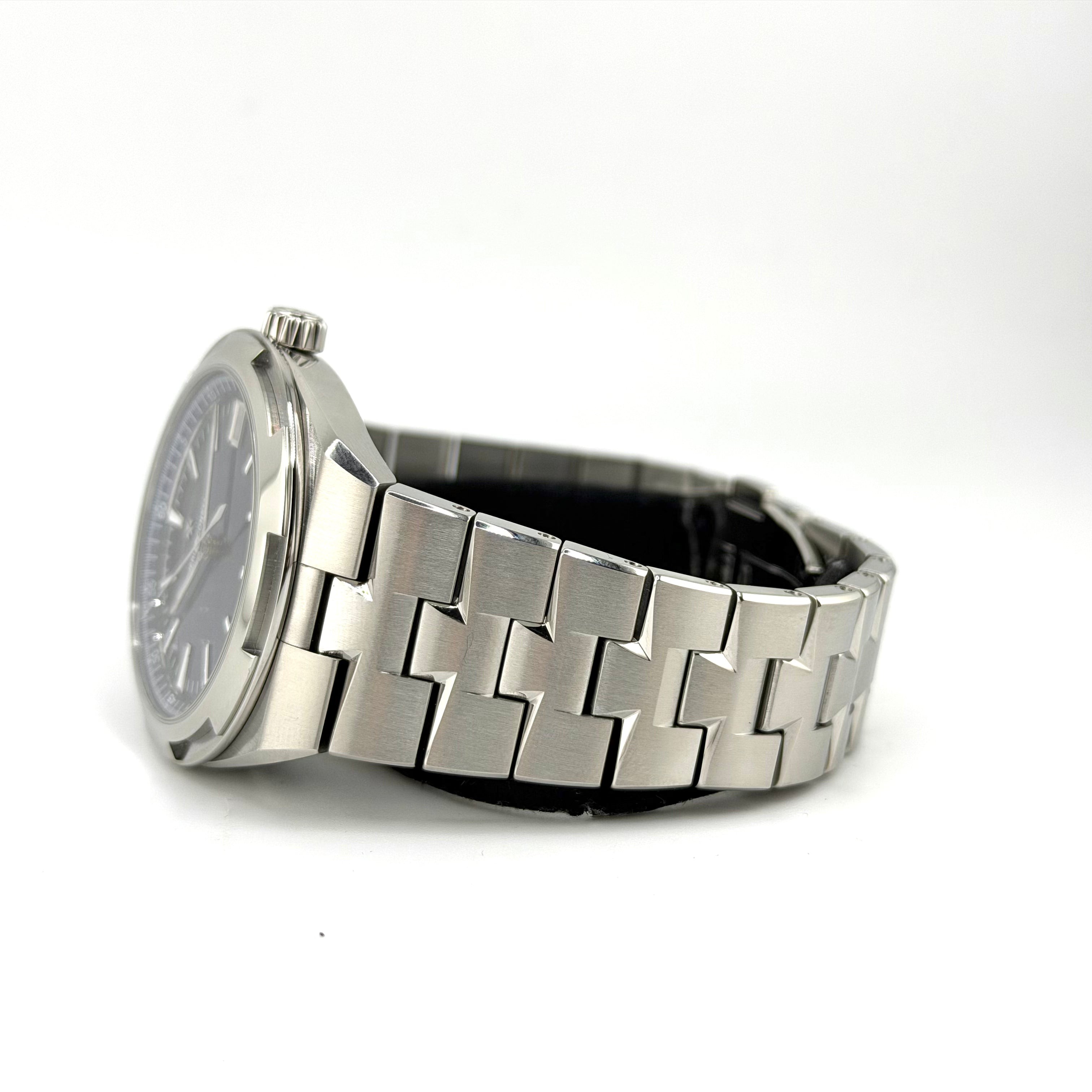 Vacheron Constantin Overseas 4520V/210A-B128, profilo della cassa