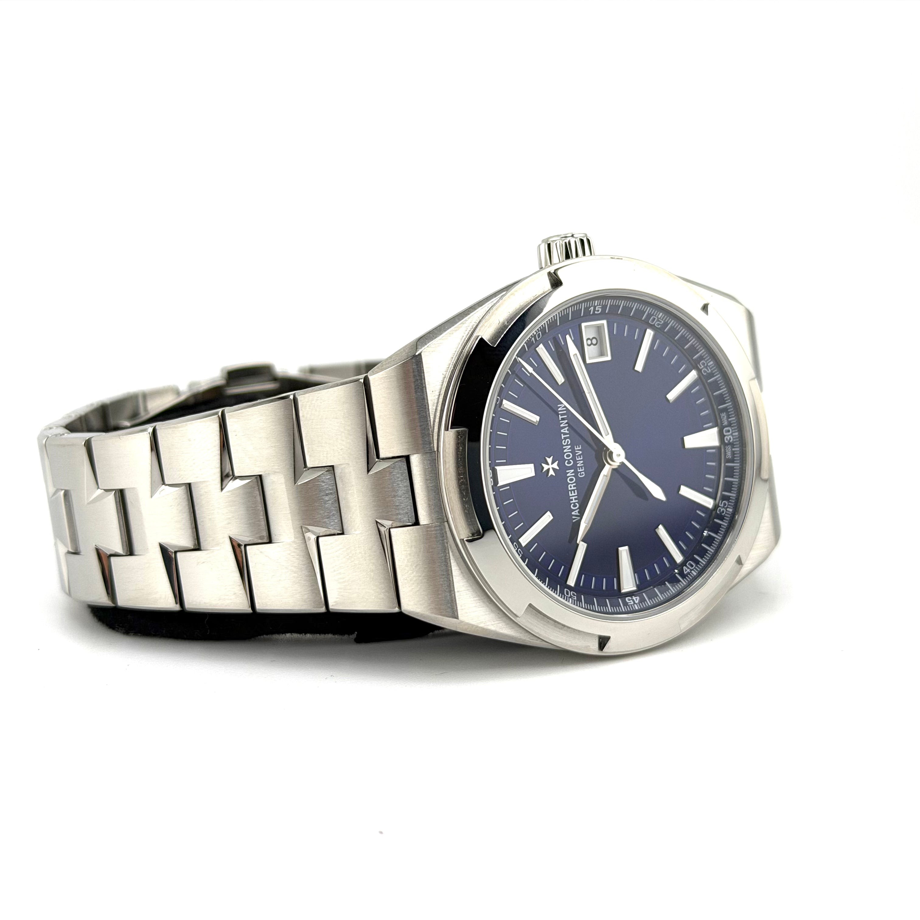 Vacheron Constantin Overseas 4520V/210A-B128, profilo della cassa