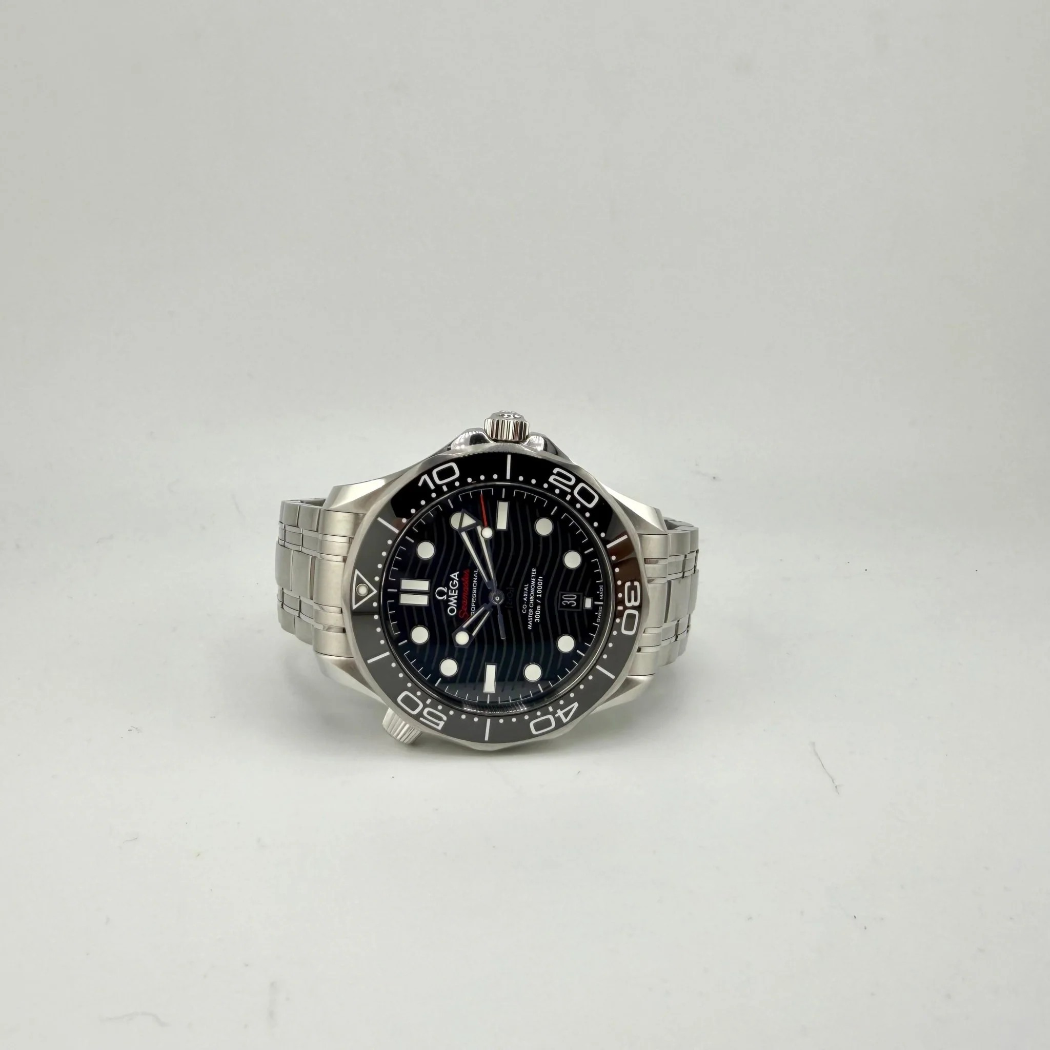 Omega Seamaster Diver 300M Date 42 mm: referenza 210.30.42.20.01.001, vista principale.