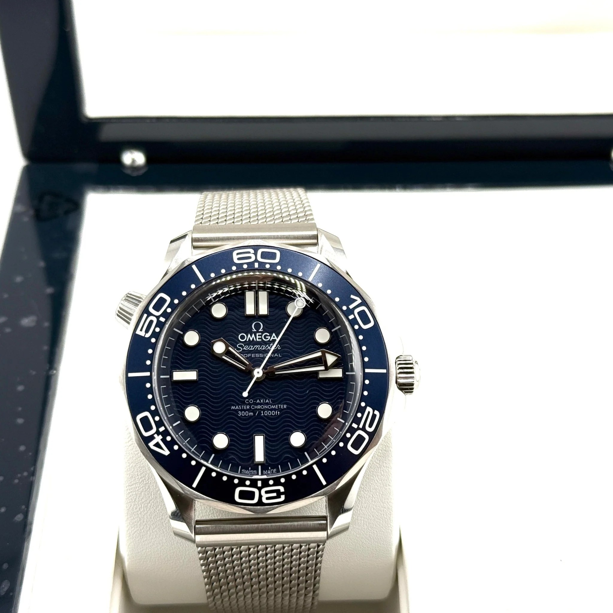 Omega Seamaster 007 referenza 210.30.42.20.03.002, dettaglio 4