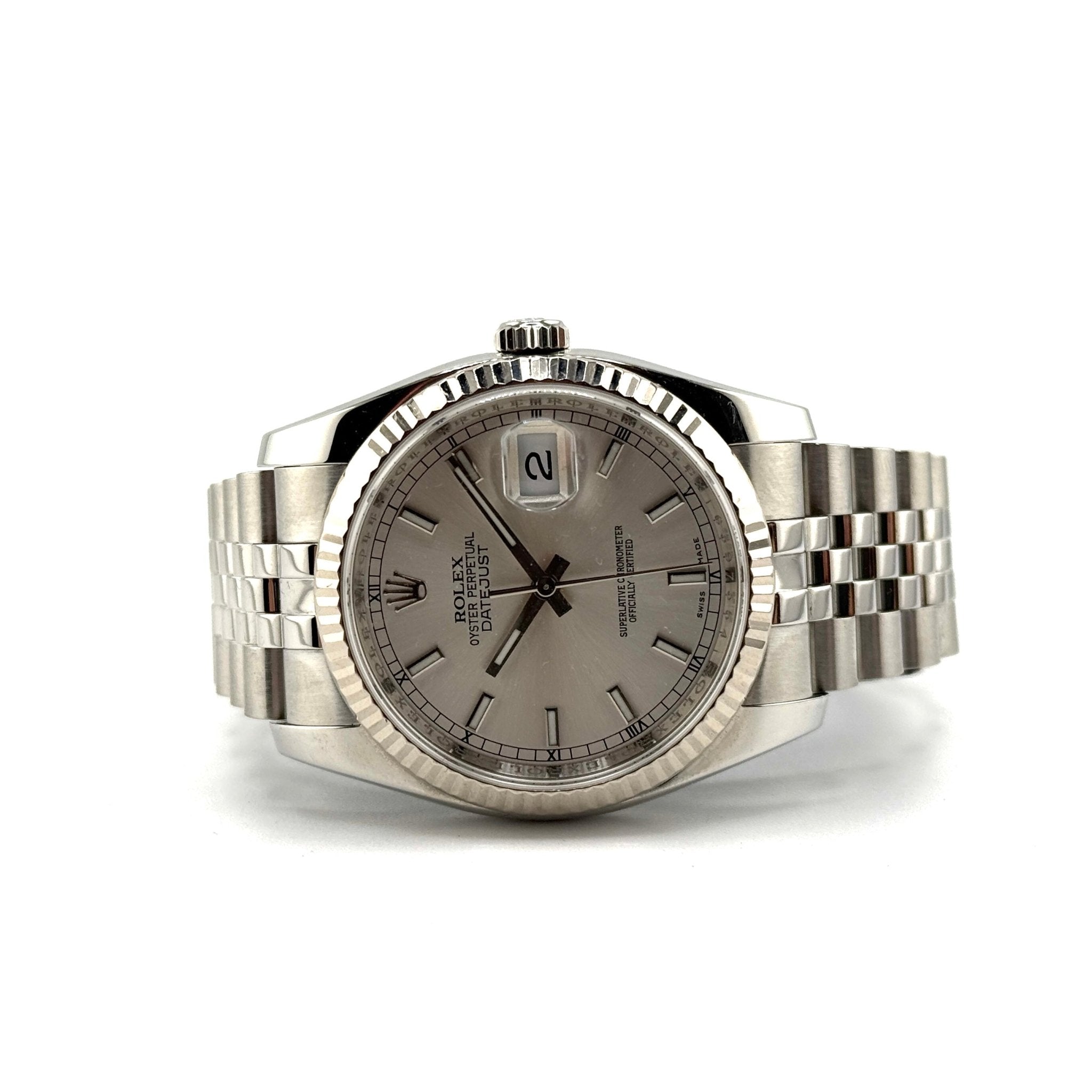 Rolex Datejust 116234 referenza 116234, vista frontale del quadrante argento, della lente Cyclope e della lunetta zigrinata