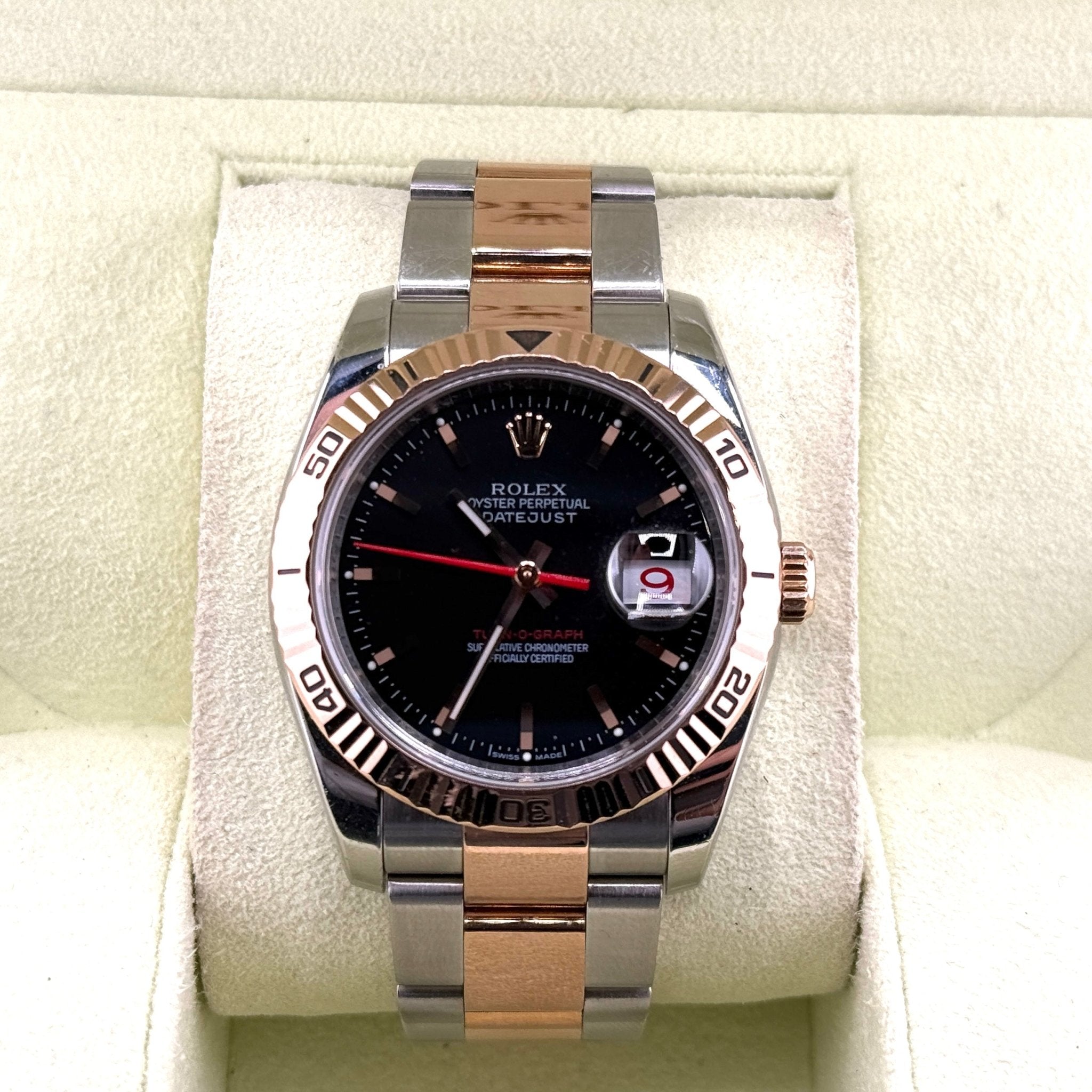 Rolex Datejust 116261 referenza 116261, dettaglio del quadrante nero, della scala della lunetta e dei secondi centrali rossi