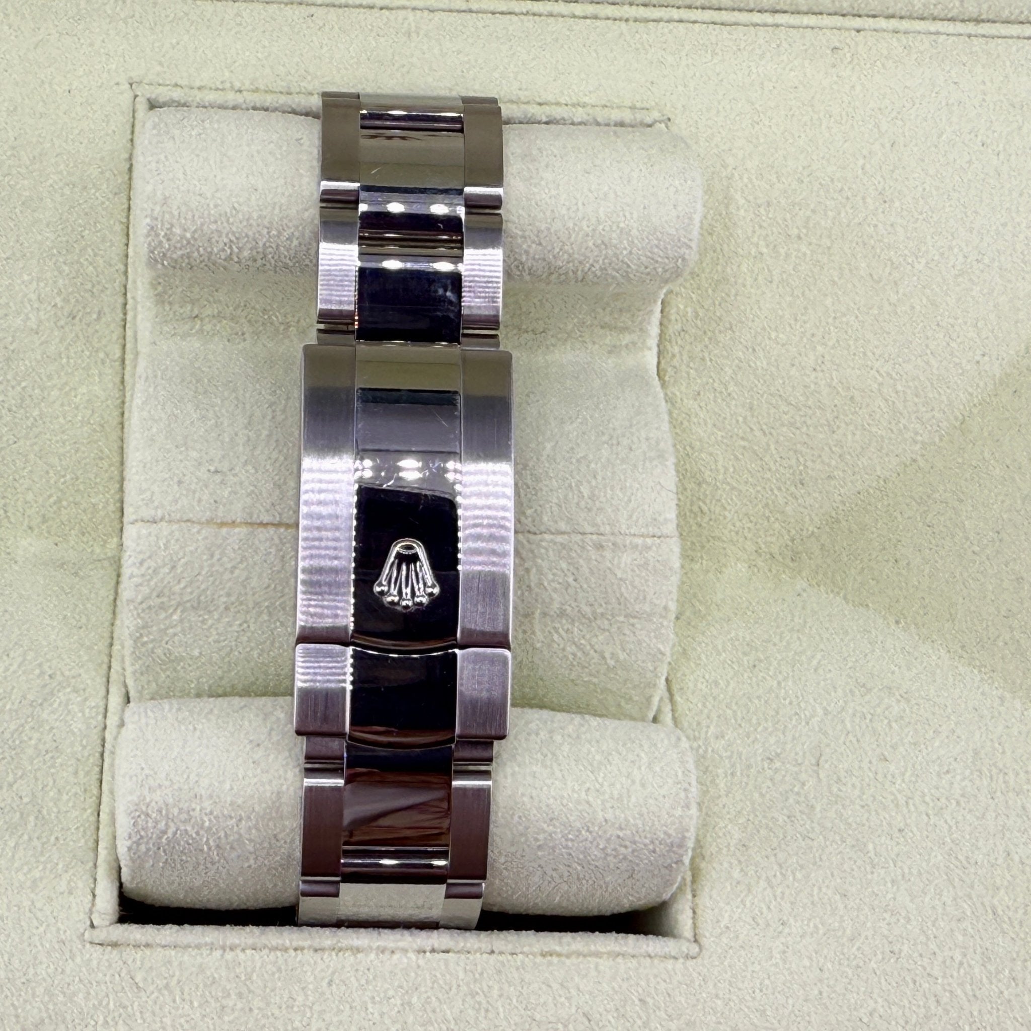 Rolex Datejust 116334 referenza 116334, dettaglio del bracciale Oyster e della chiusura firmata