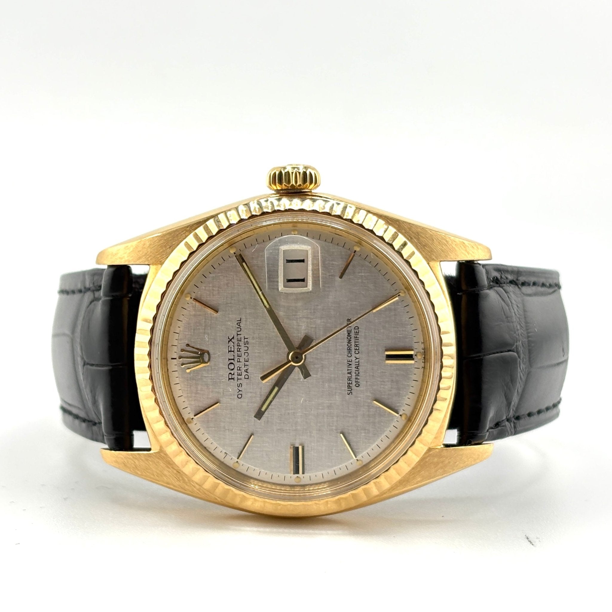 Rolex Datejust 1601 referenza 1601, vista frontale del quadrante linen e della lunetta zigrinata