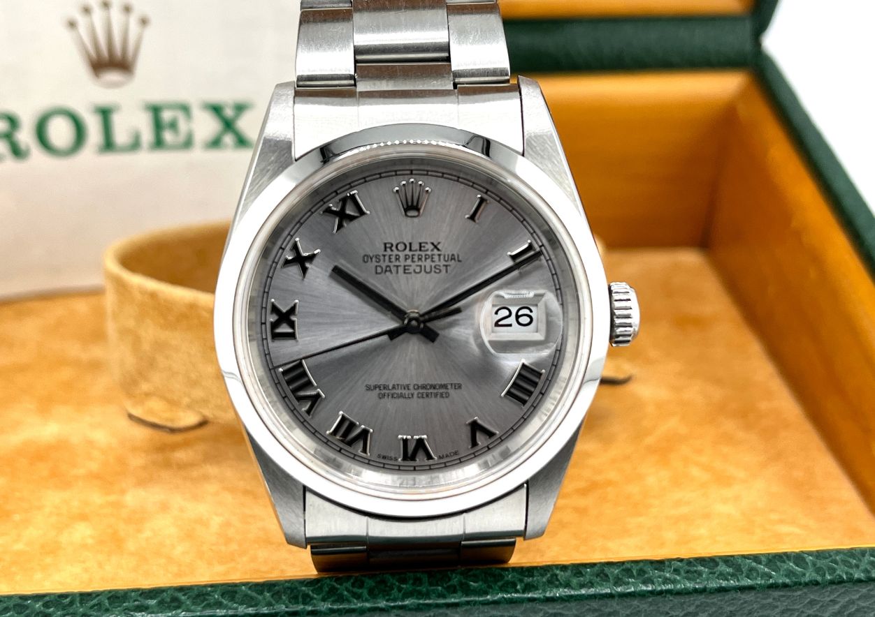 Rolex Datejust 16200 referenza 16200, dettaglio del quadrante grigio ardesia e dei numeri romani applicati