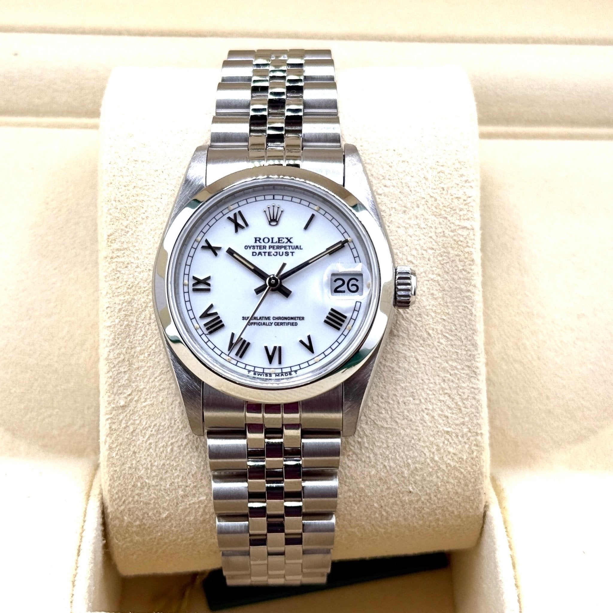 Rolex Datejust 68240 referenza 68240, dettaglio ravvicinato del quadrante argento con numeri romani e datario