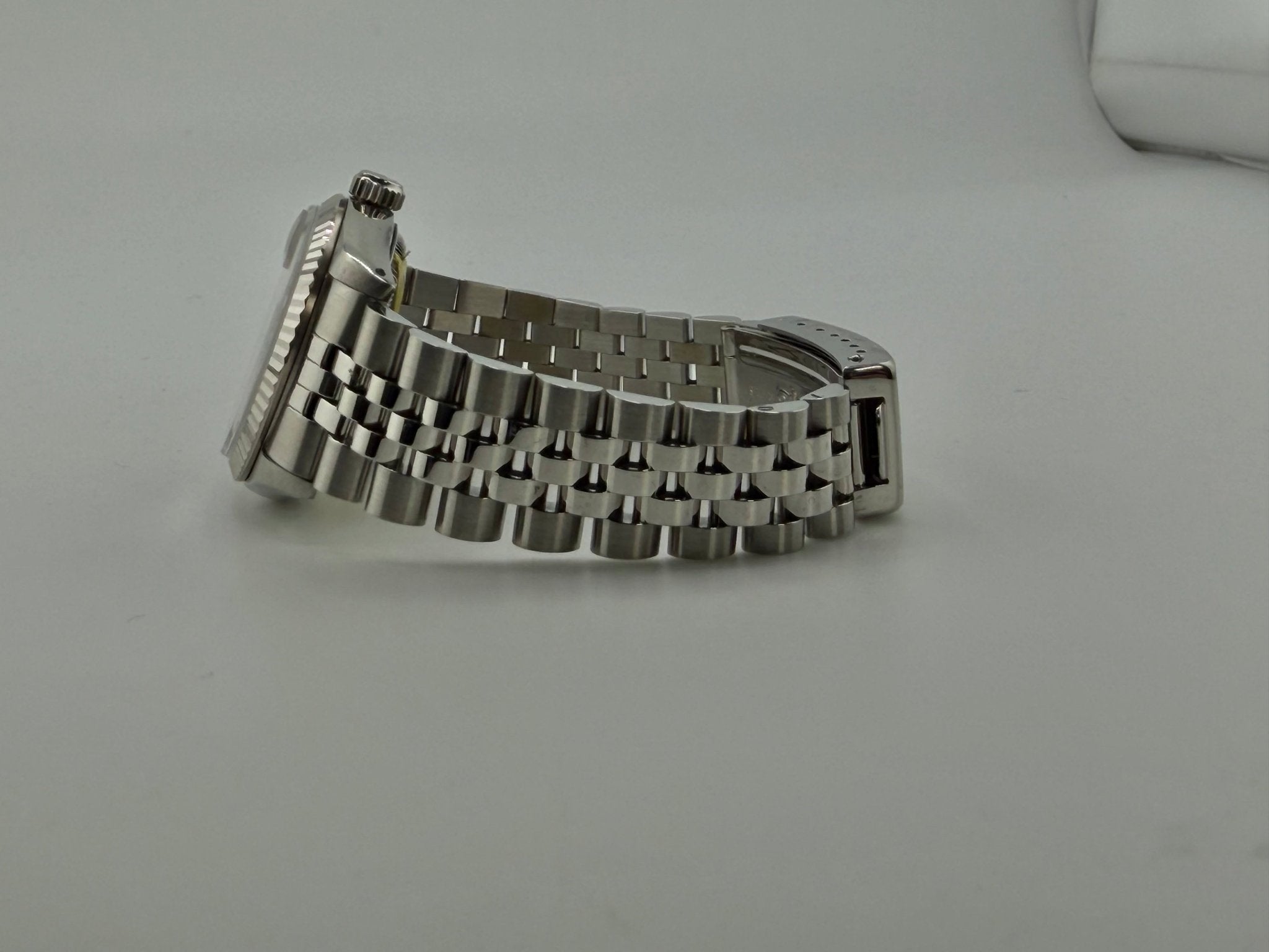 Rolex Datejust 68274 referenza 68274, profilo della cassa, della lunetta zigrinata e del bracciale Jubilee