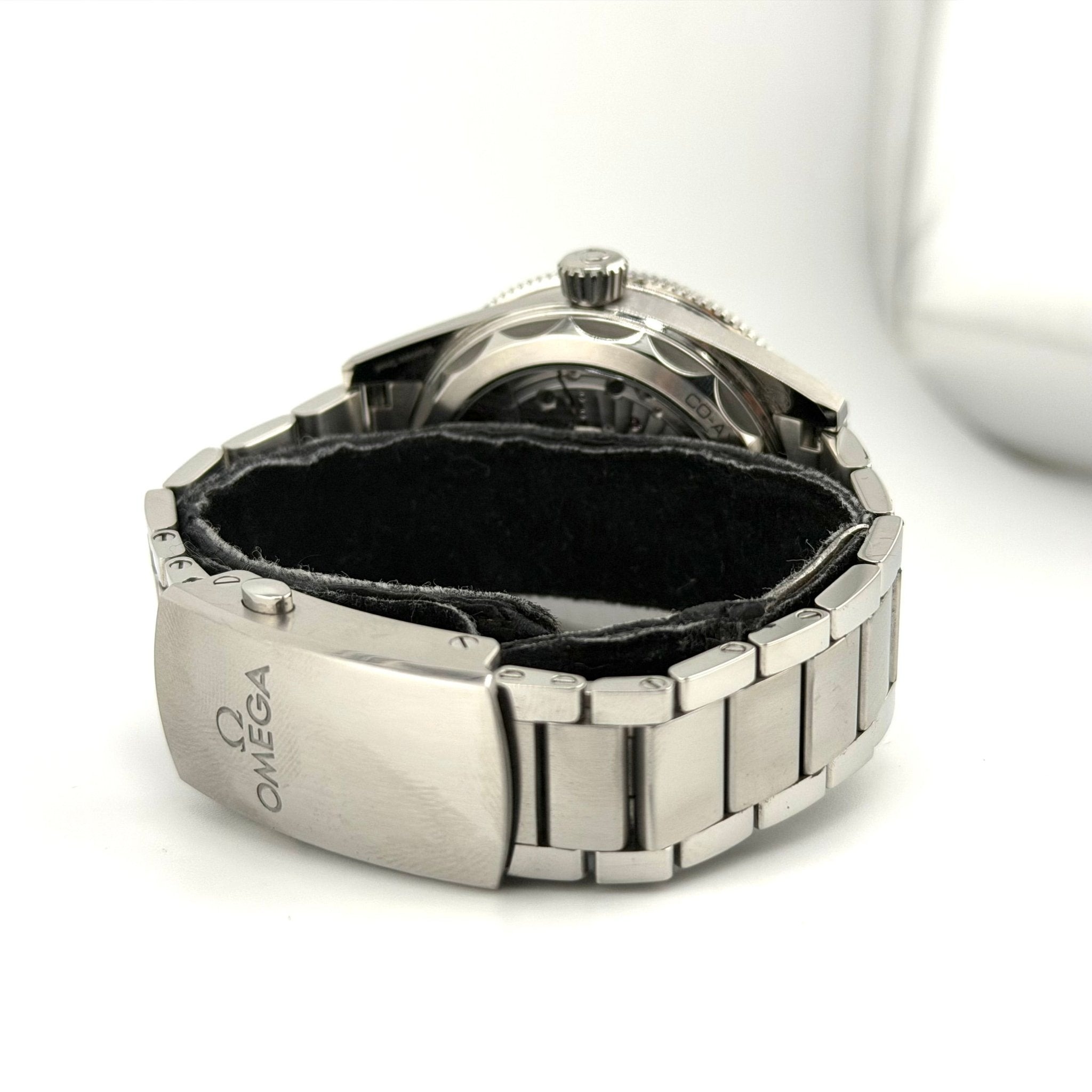 OMEGA Seamaster 300 234.30.41.21.01.001, dettaglio del bracciale