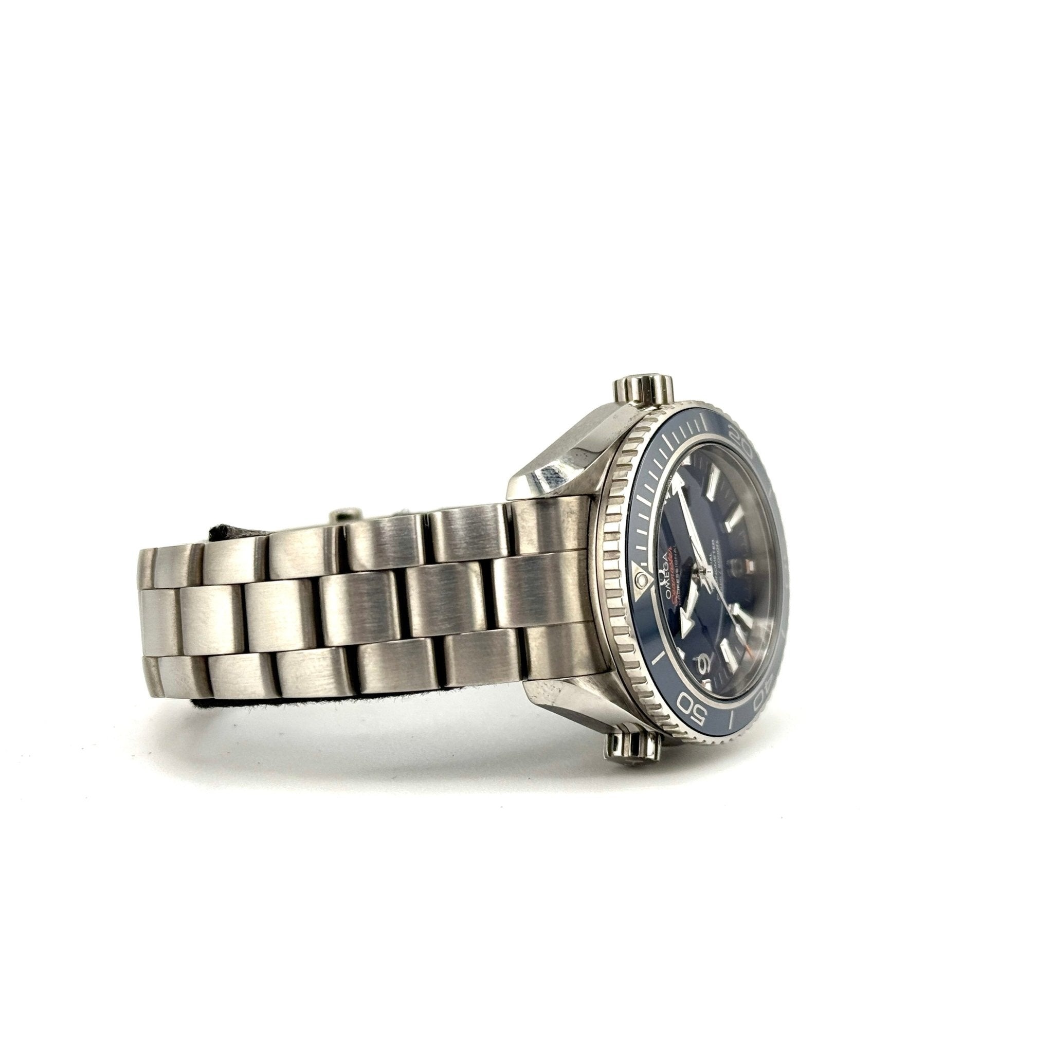 Omega Seamaster Planet Ocean 600M 232.90.38.20.03.001, vista 3