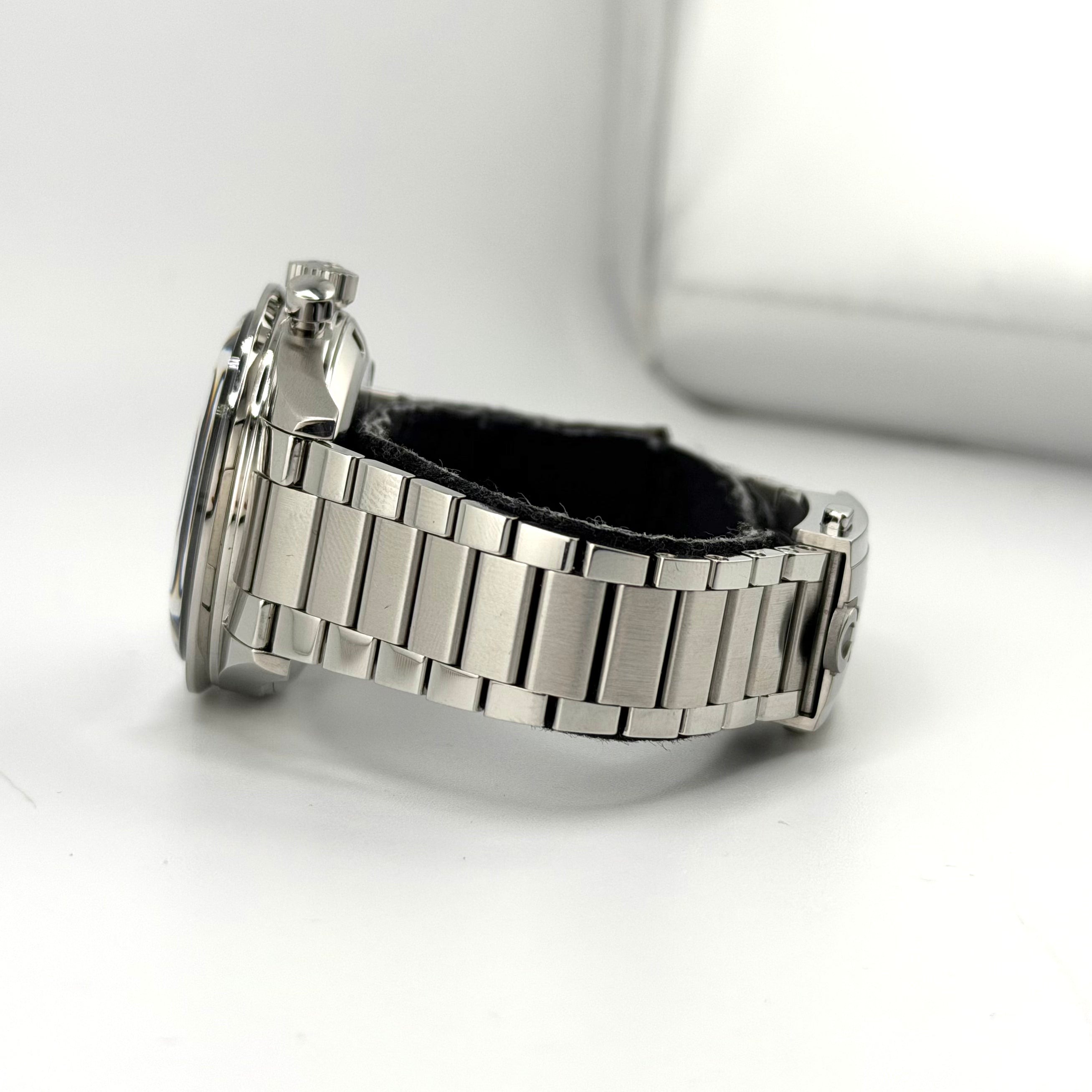 OMEGA Speedmaster 310.30.40.50.06.001, vista 2