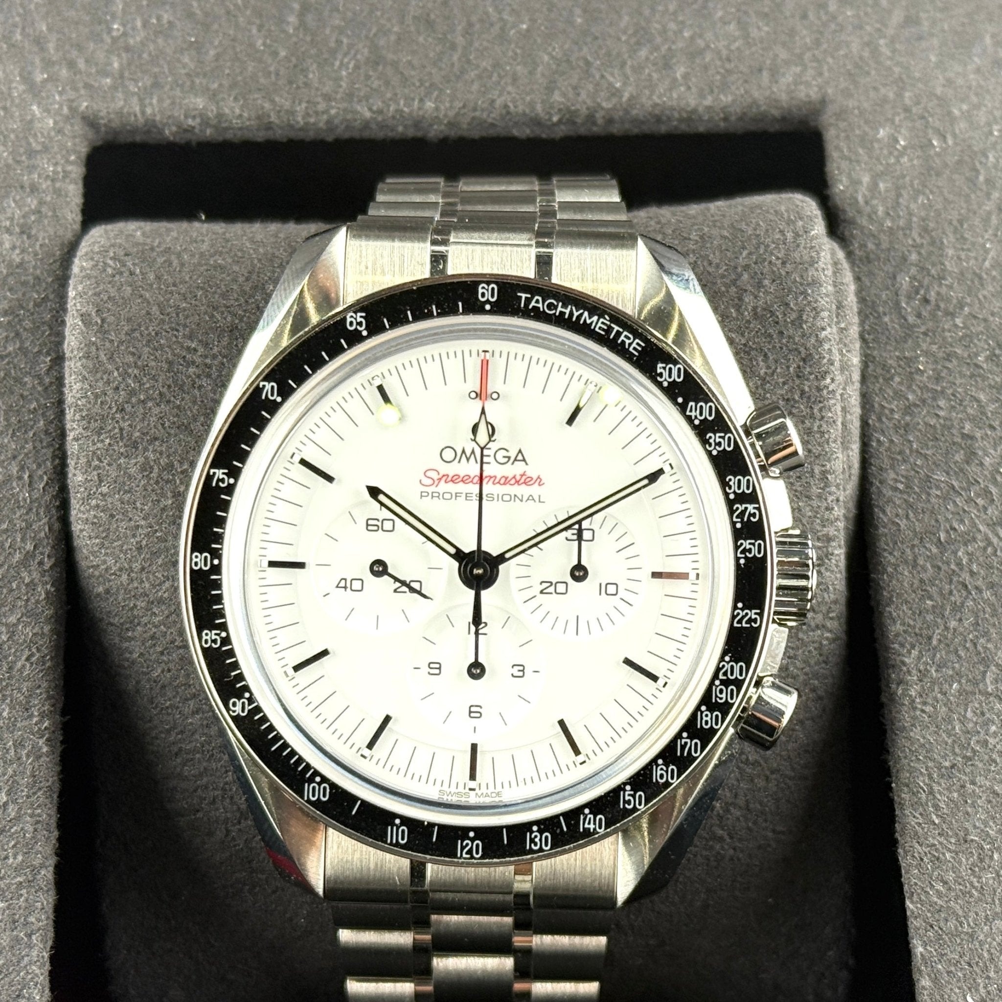 OMEGA Speedmaster 310.30.42.50.04.001, vista 3