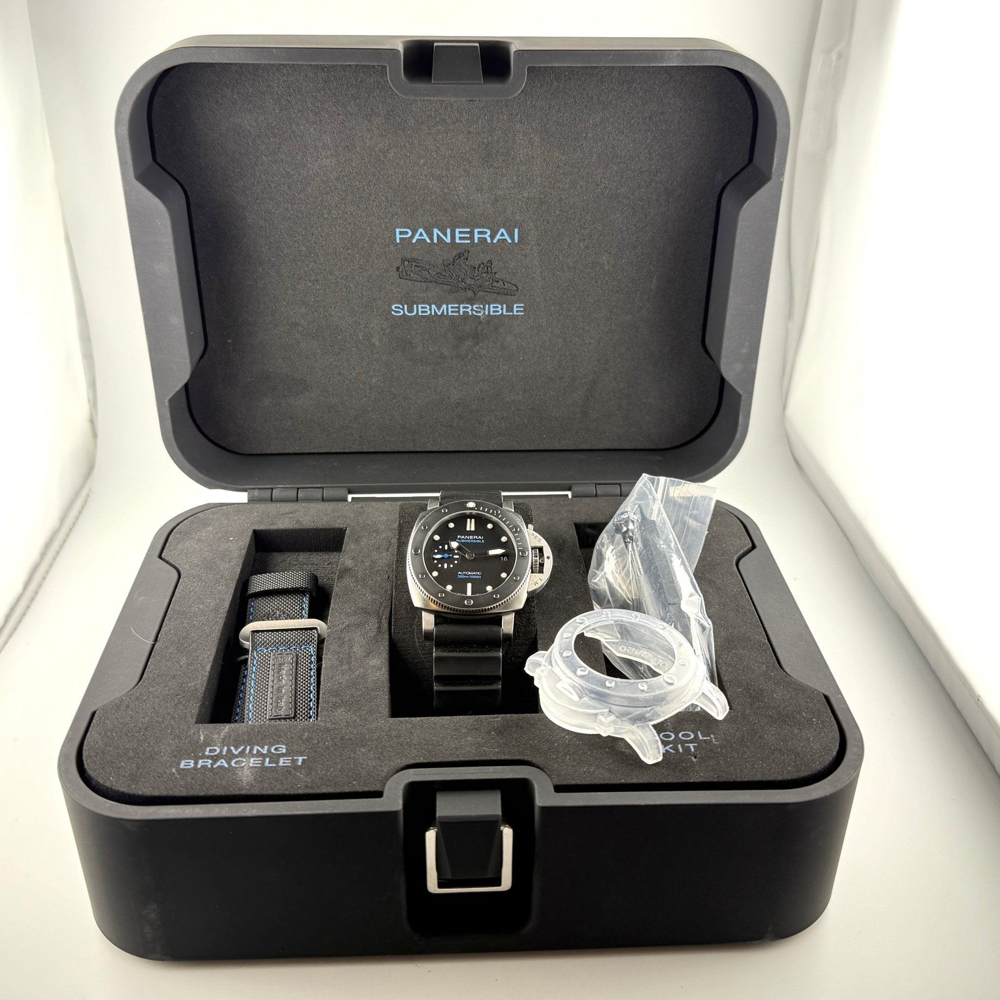 Panerai Submersible PAM00683, dettaglio fotografico 2