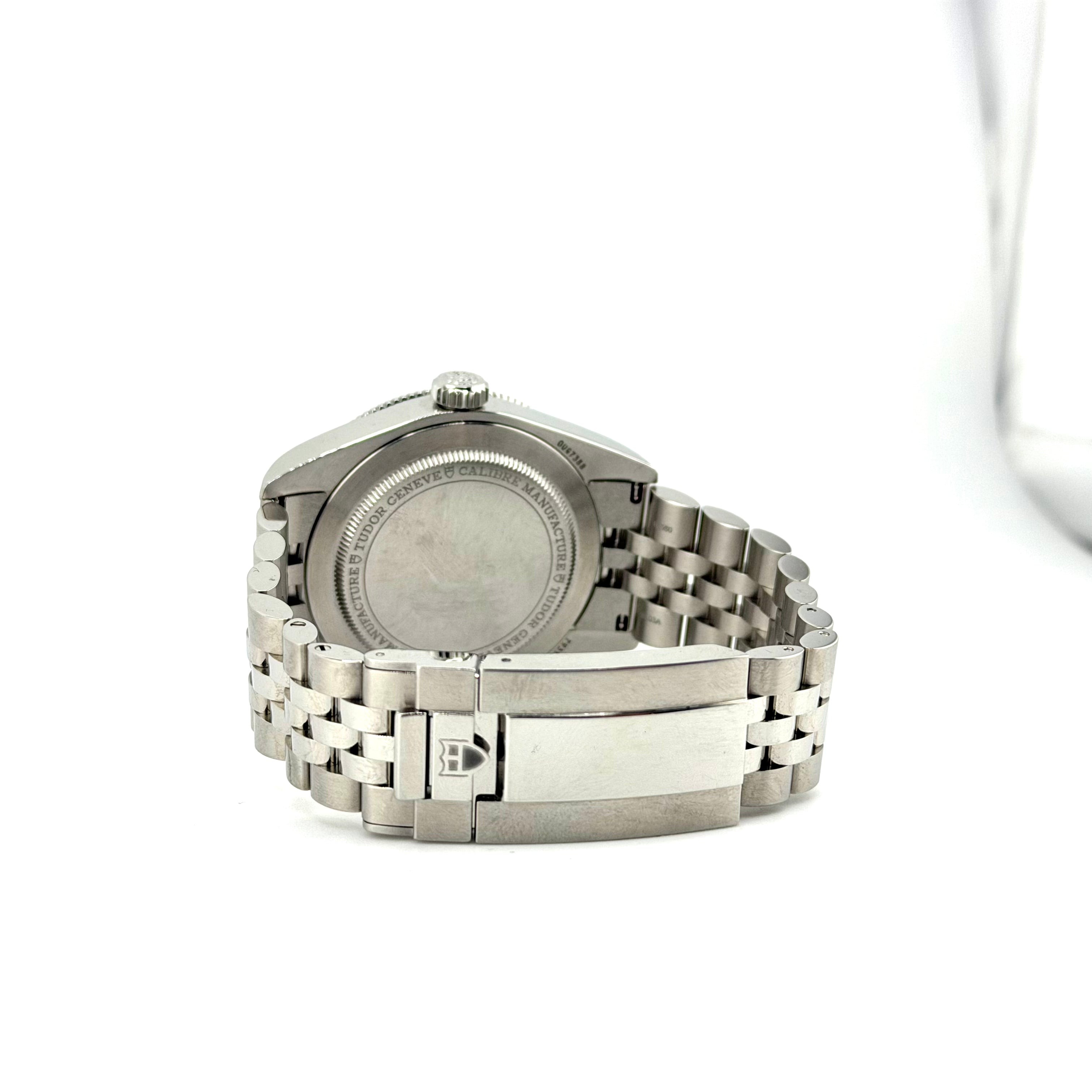 Tudor Black Bay 7941A1A0RU, dettaglio fotografico 1