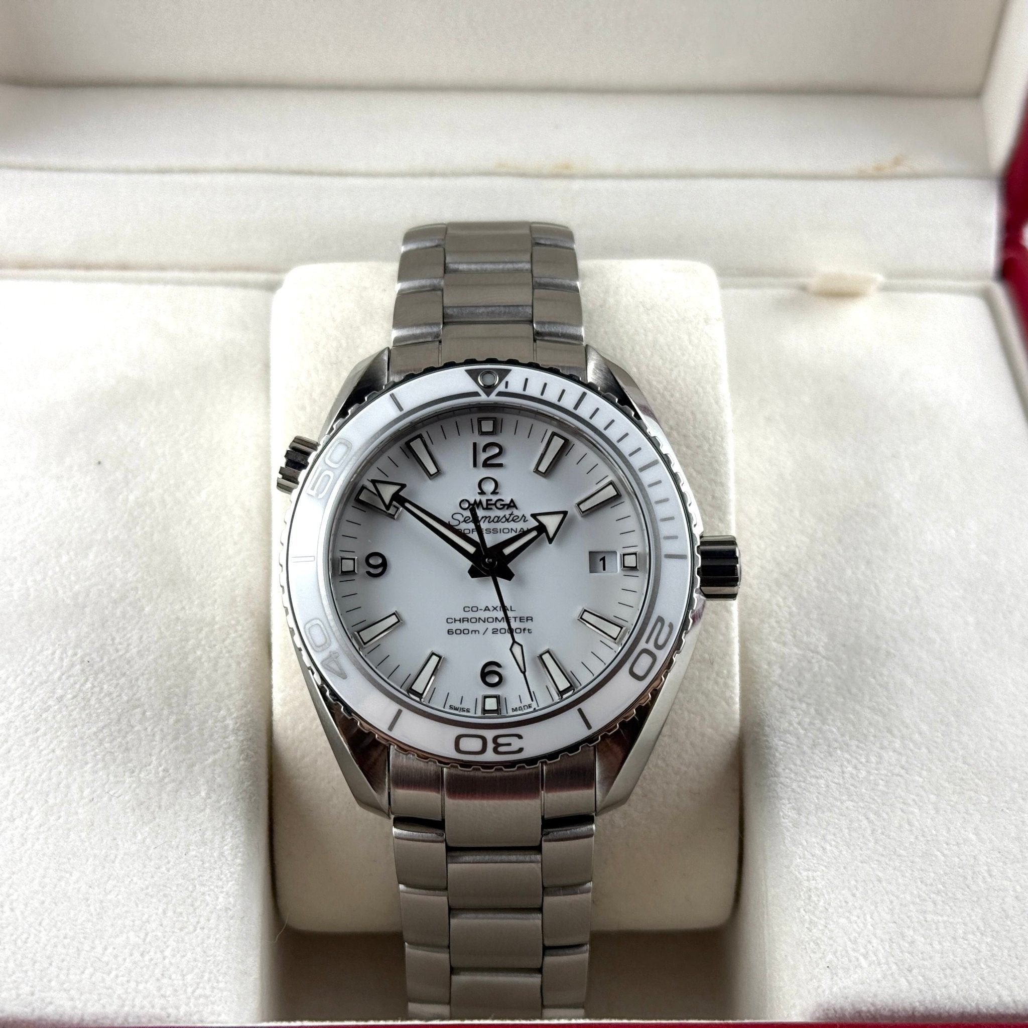 OMEGA Seamaster Planet Ocean 600M 232.30.42.21.04.001, vista 3