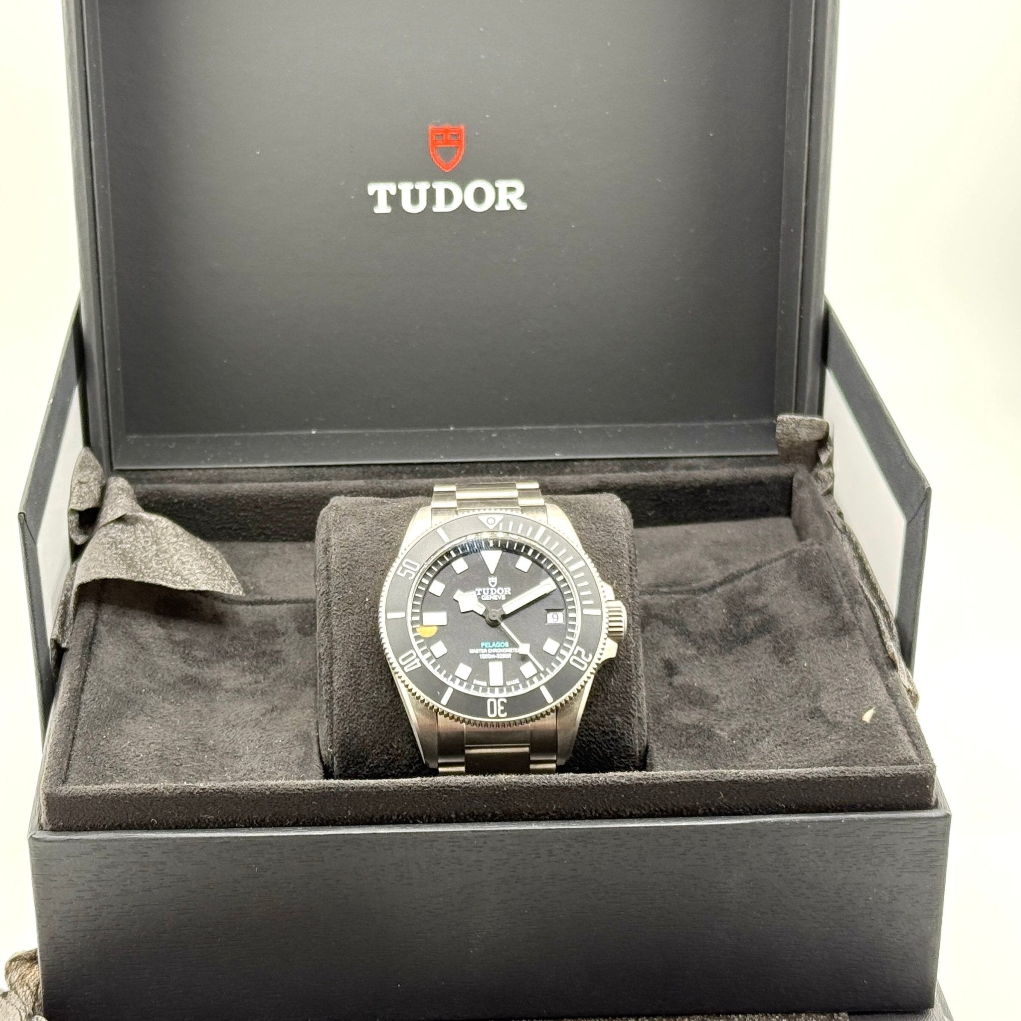 Tudor Pelagos Ultra 2543C1A7NU, dettaglio fotografico 2