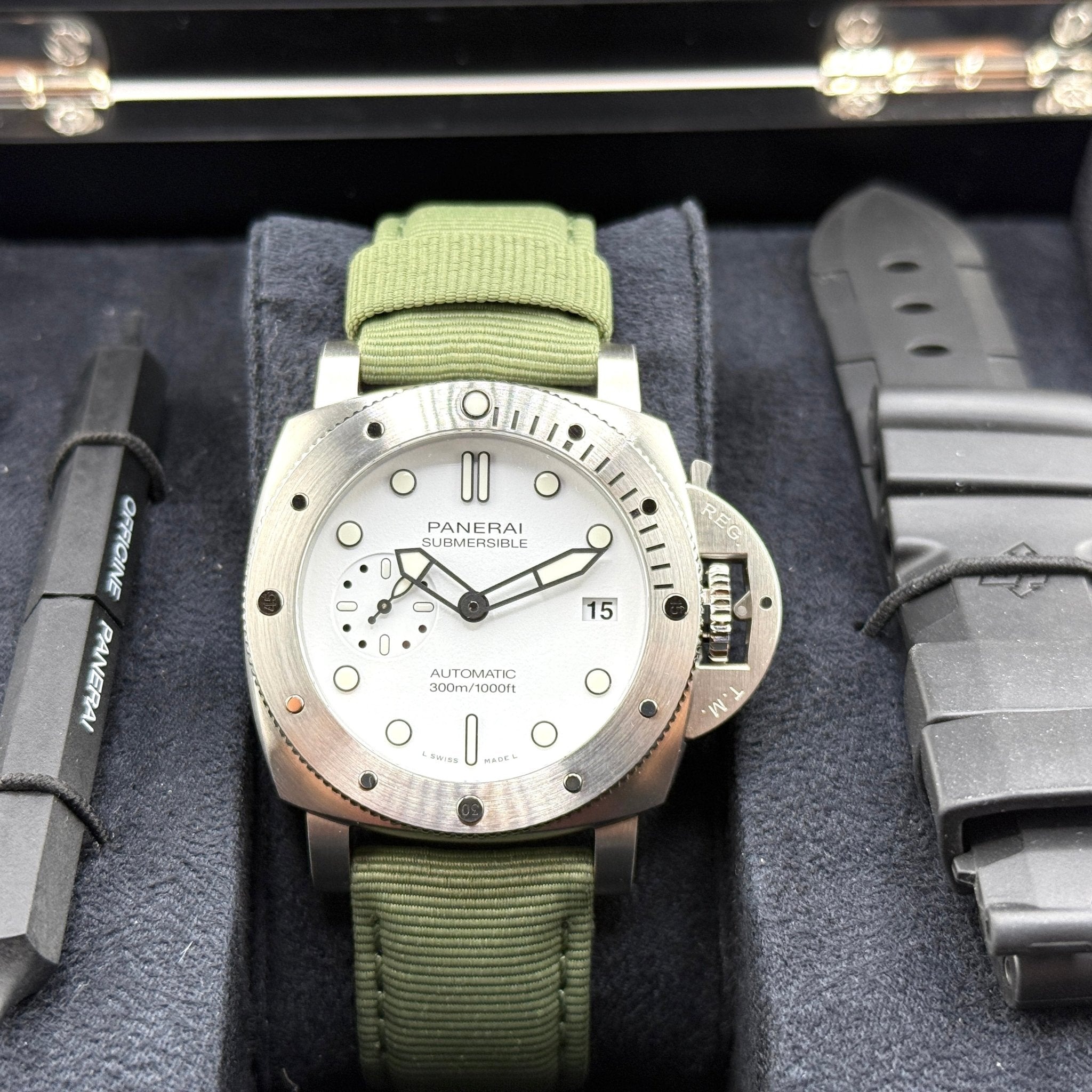 Panerai Submersible PAM02223, dettaglio fotografico 3