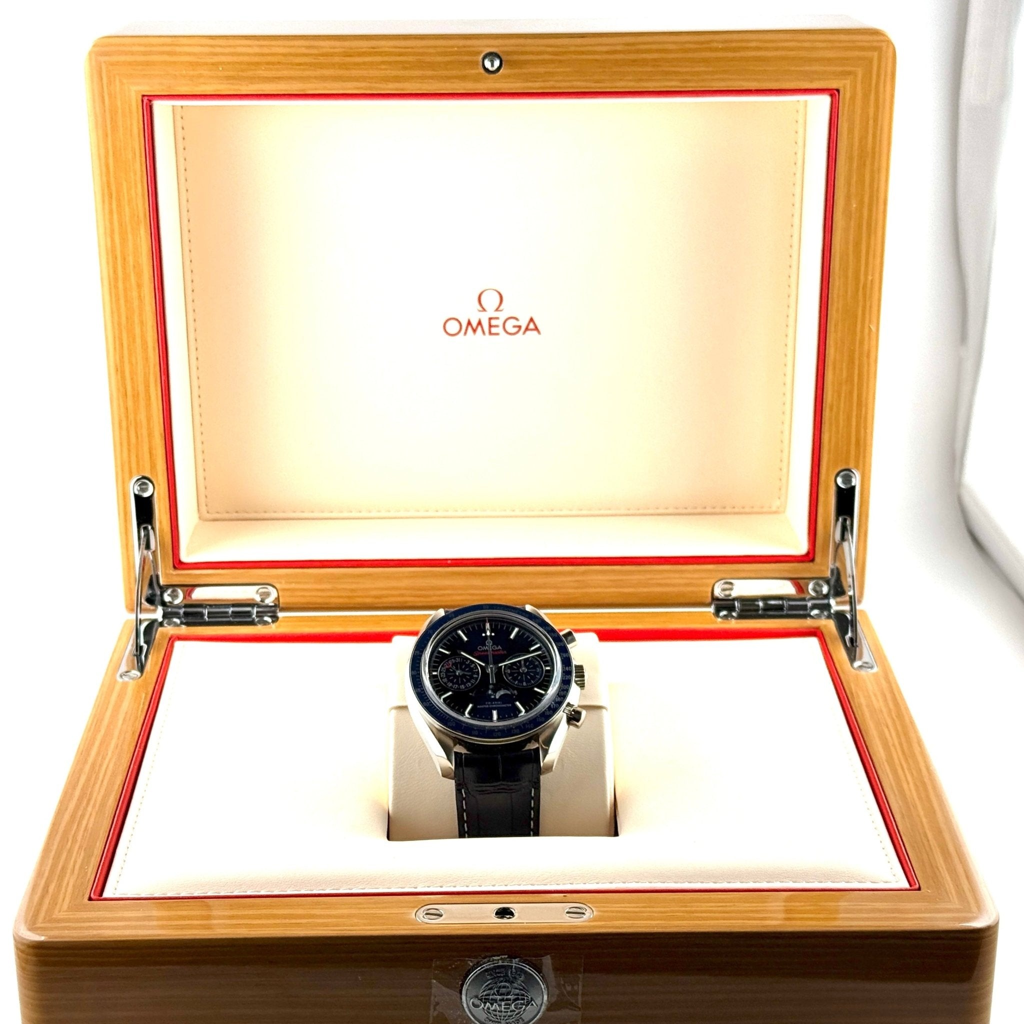 OMEGA Speedmaster Moonphase 304.33.44.52.03.001, dettaglio fotografico 2