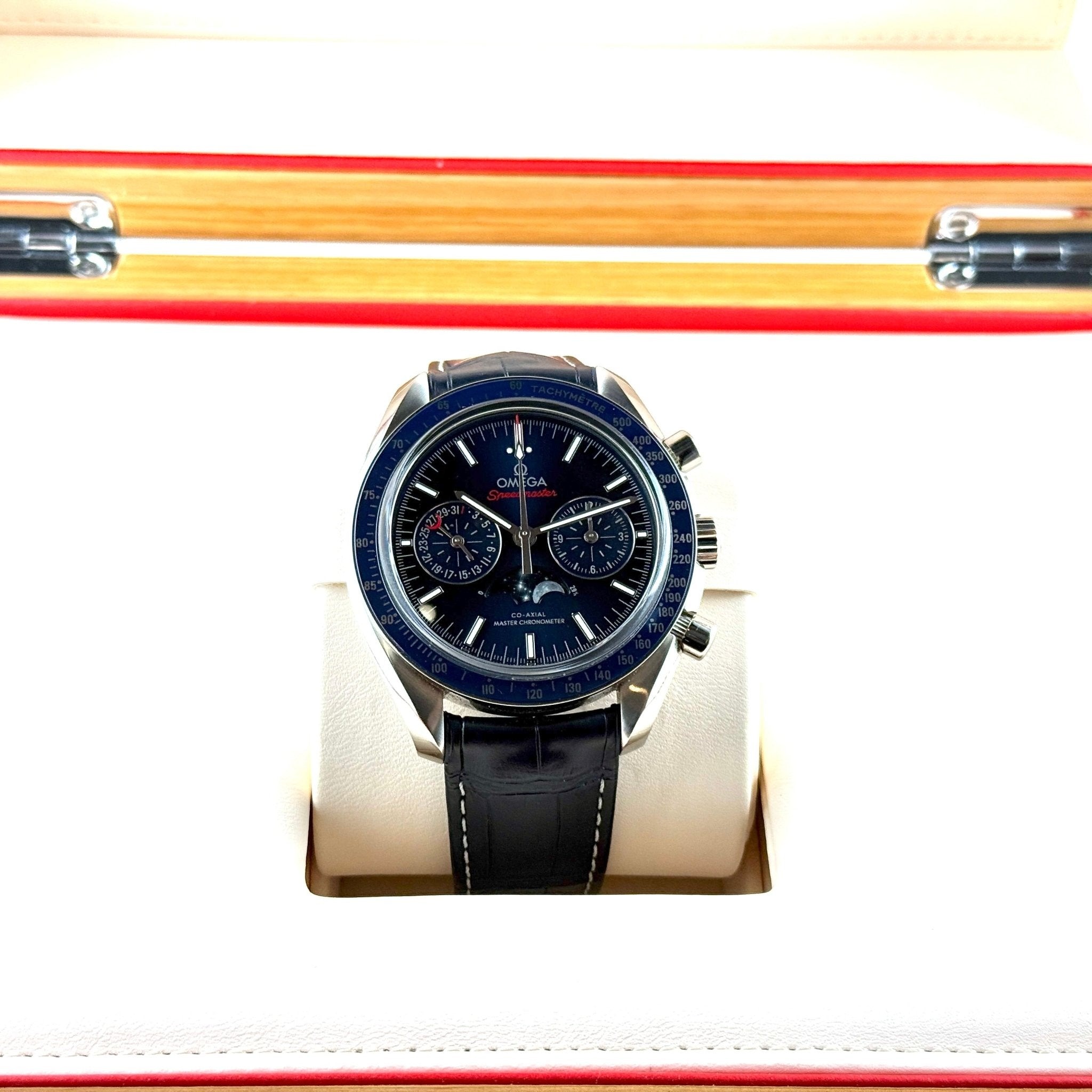 OMEGA Speedmaster Moonphase 304.33.44.52.03.001, dettaglio fotografico 3