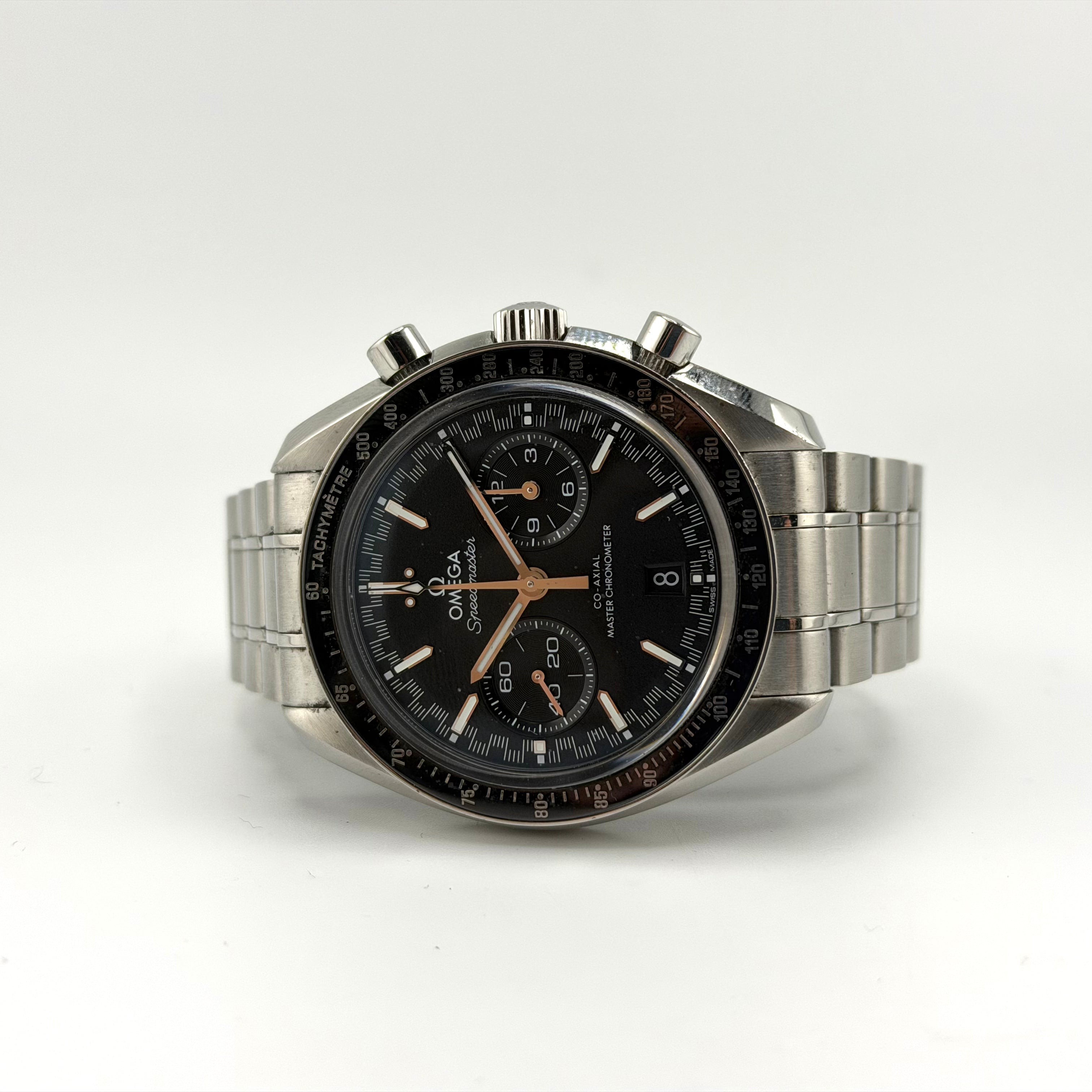 OMEGA Speedmaster Racing 329.30.44.51.01.001, dettaglio fotografico 1