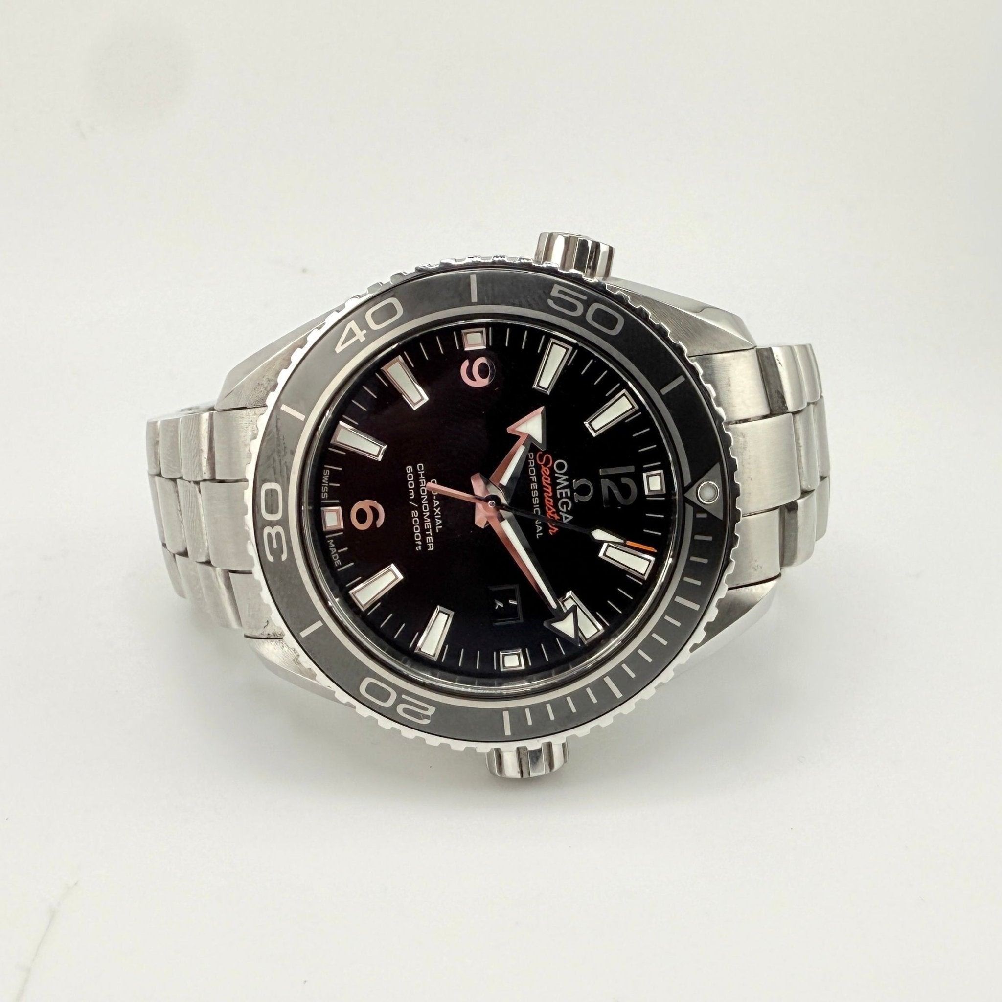 OMEGA Seamaster Planet Ocean 232.30.38.20.01.001, dettaglio fotografico 1