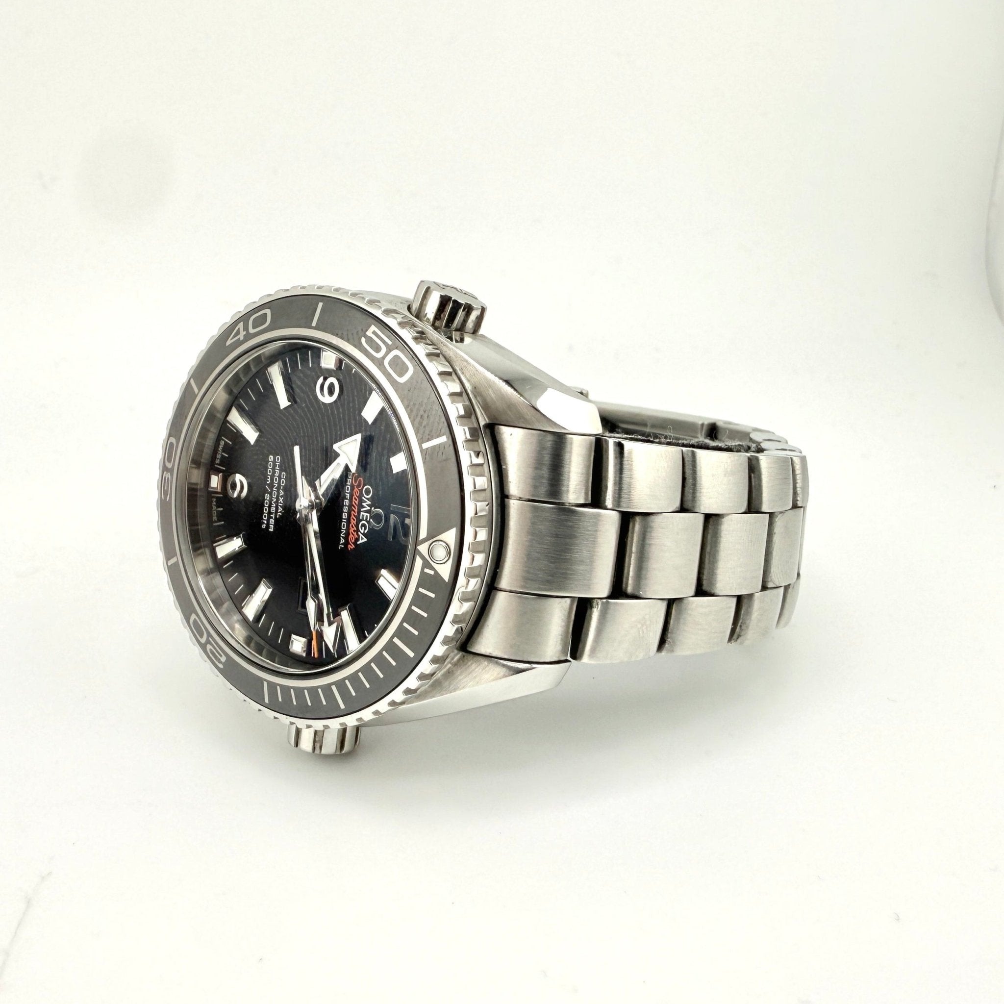 OMEGA Seamaster Planet Ocean 232.30.38.20.01.001, dettaglio fotografico 2