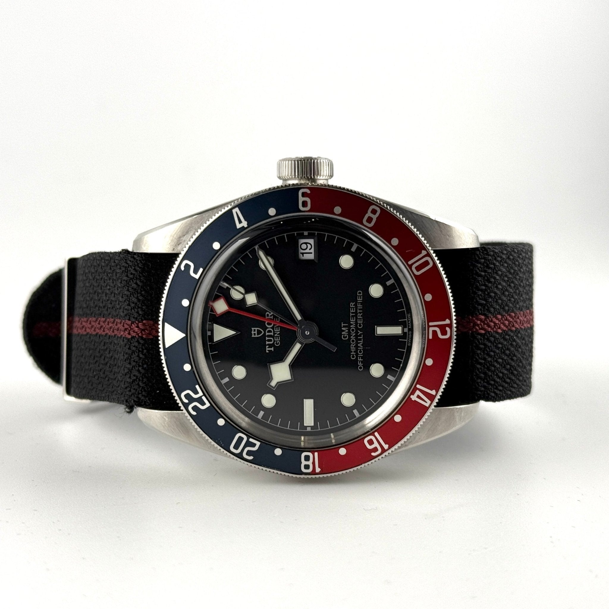 Tudor Black Bay GMT 79830RB, dettaglio fotografico 1