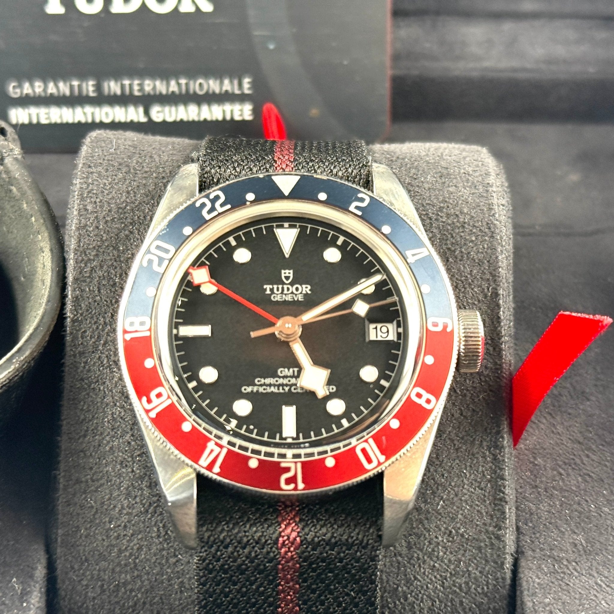 Tudor Black Bay GMT 79830RB, dettaglio fotografico 3