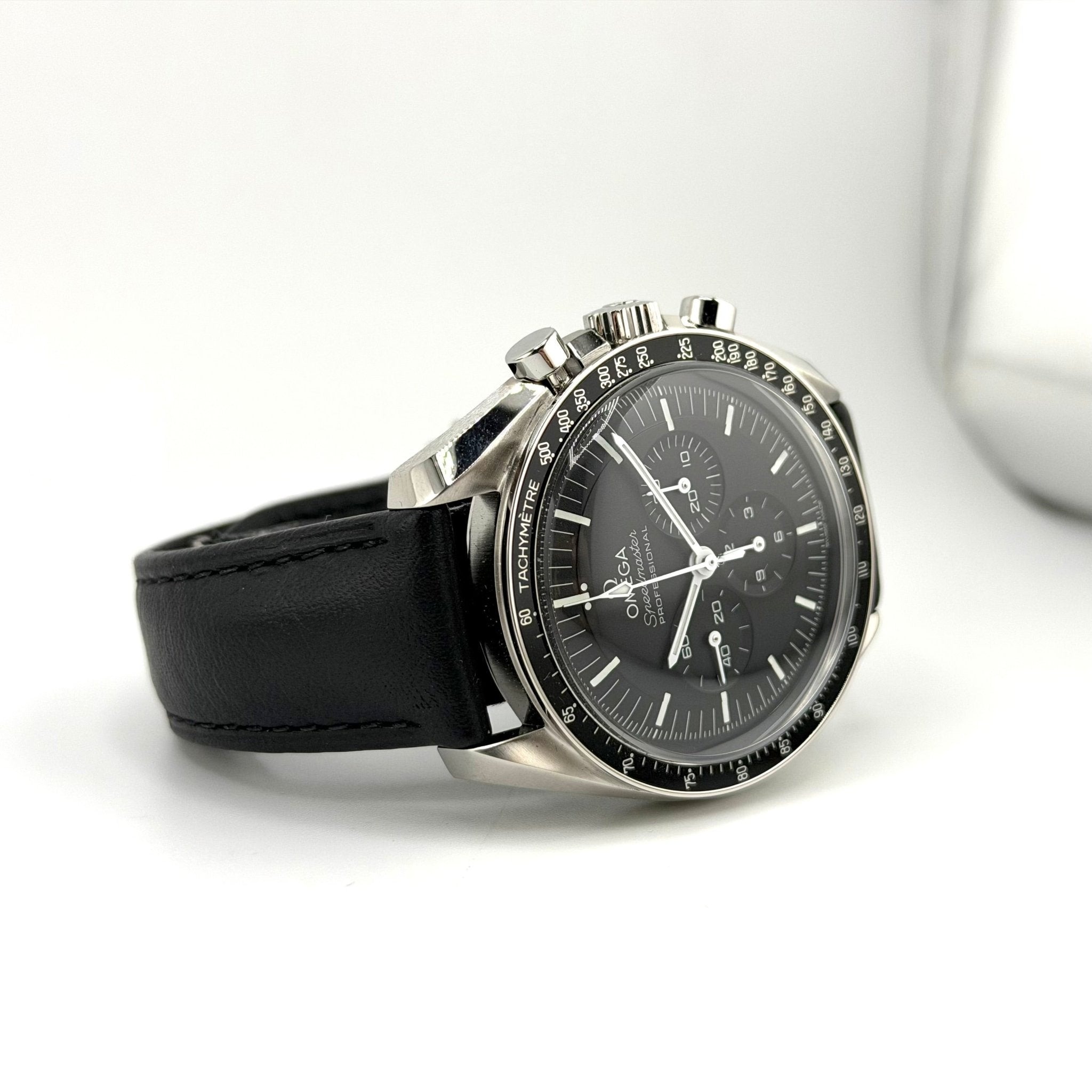Omega 310.32.42.50.01.001, dettaglio 3