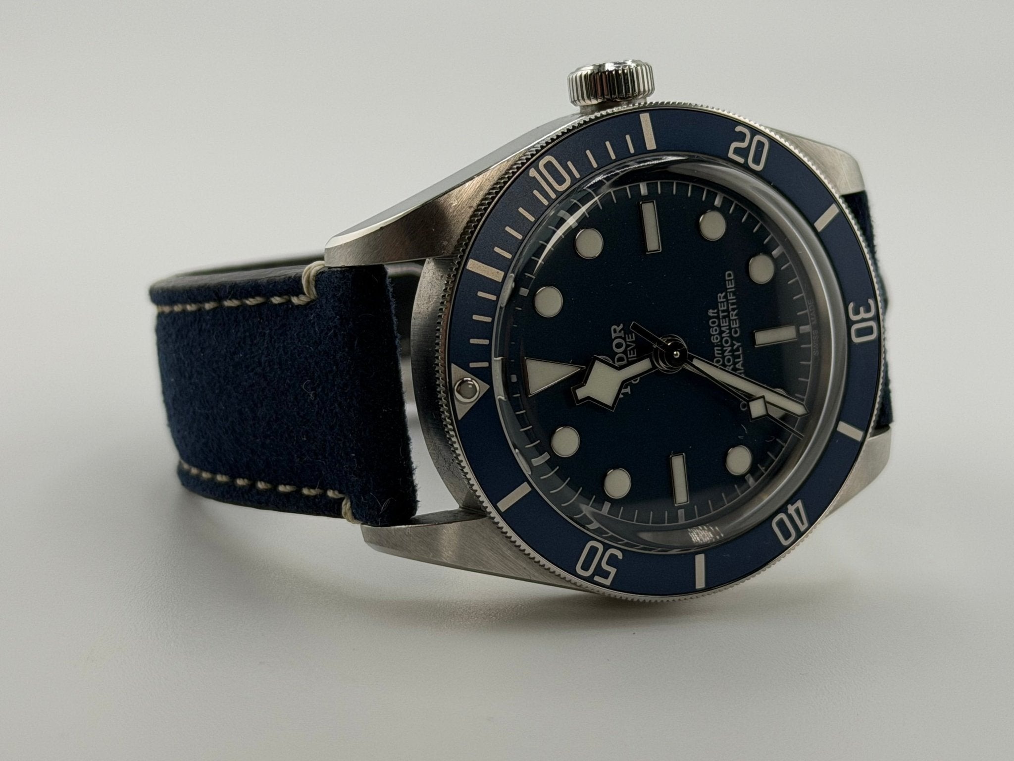 Tudor 79030B, vista