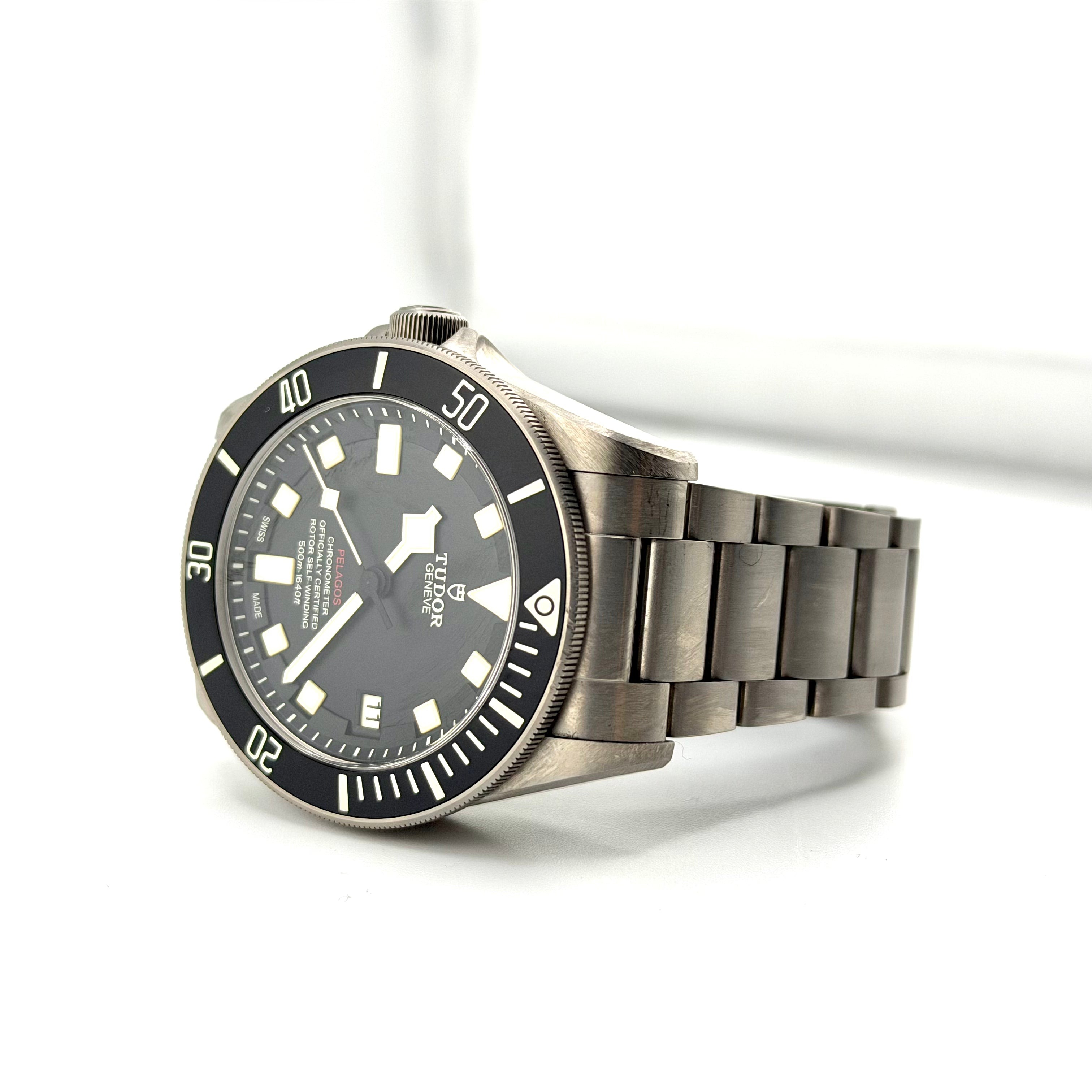 Tudor 25610TNL, vista