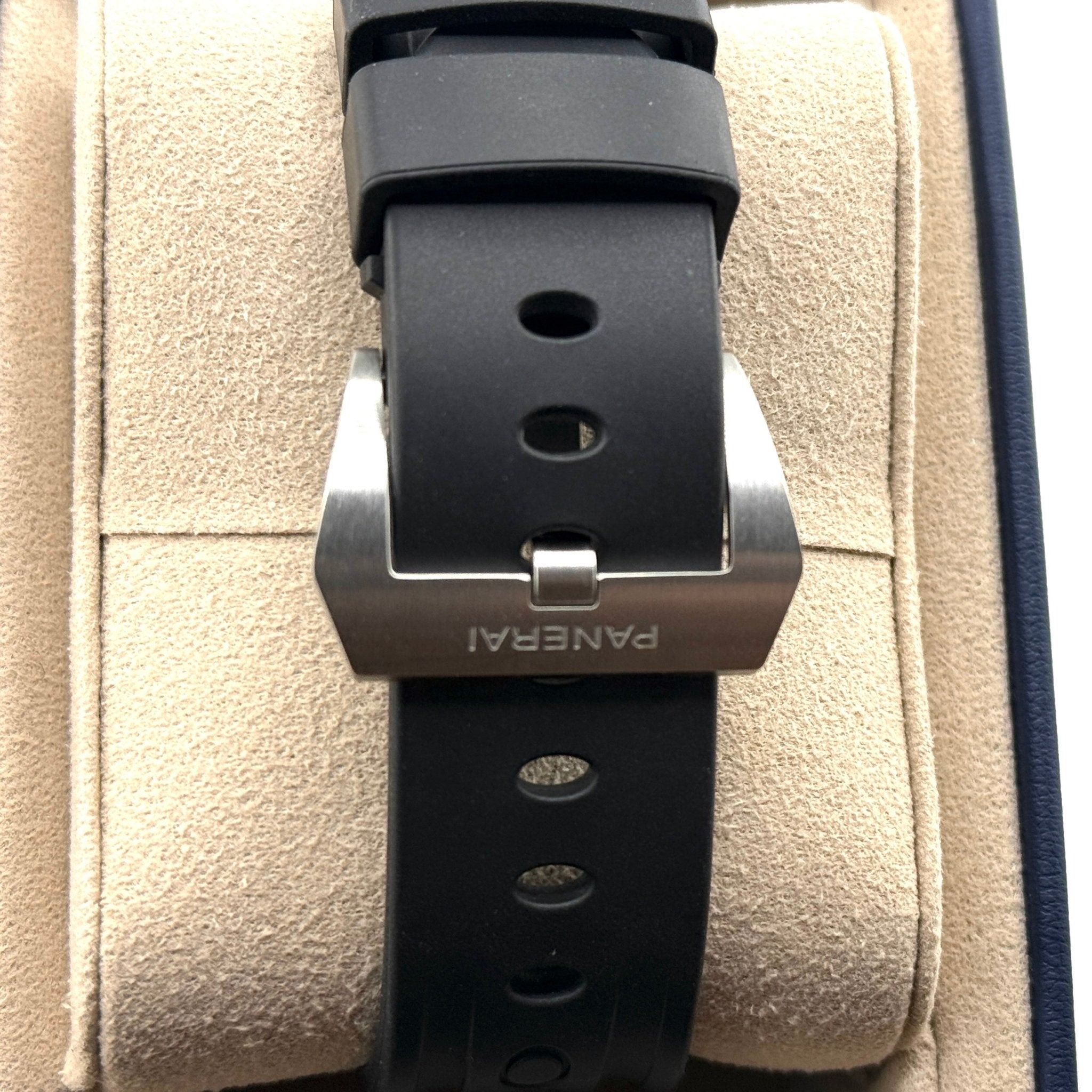 Panerai Luminor Base Logo PAM01086, dettaglio della chiusura
