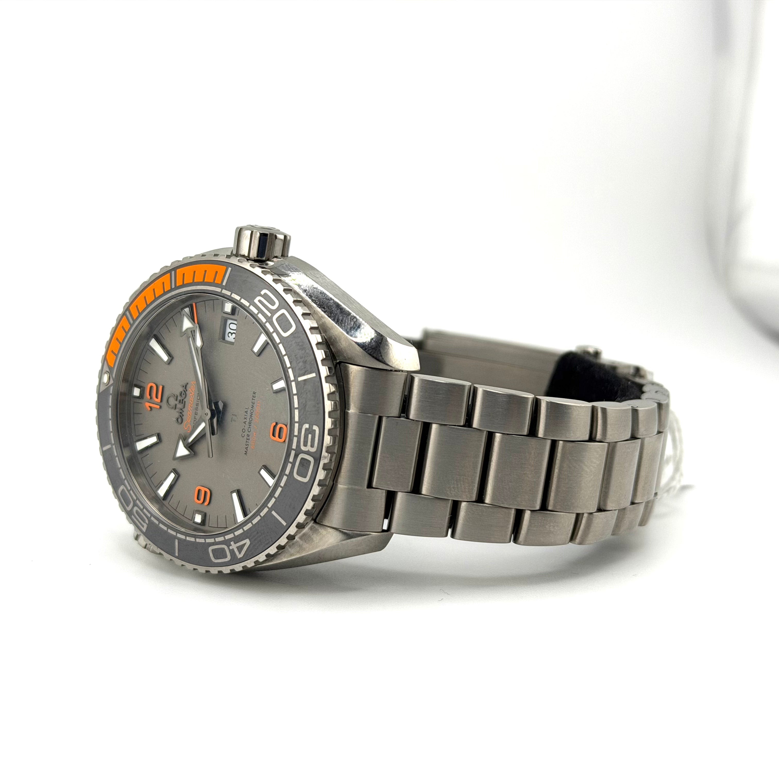 OMEGA Seamaster Planet Ocean 600M 215.90.44.21.99.001, profilo della cassa