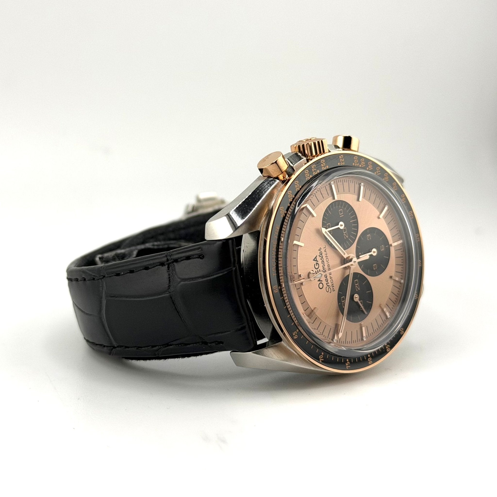 OMEGA Speedmaster Moonwatch Professional 310.23.42.50.99.001, profilo della cassa