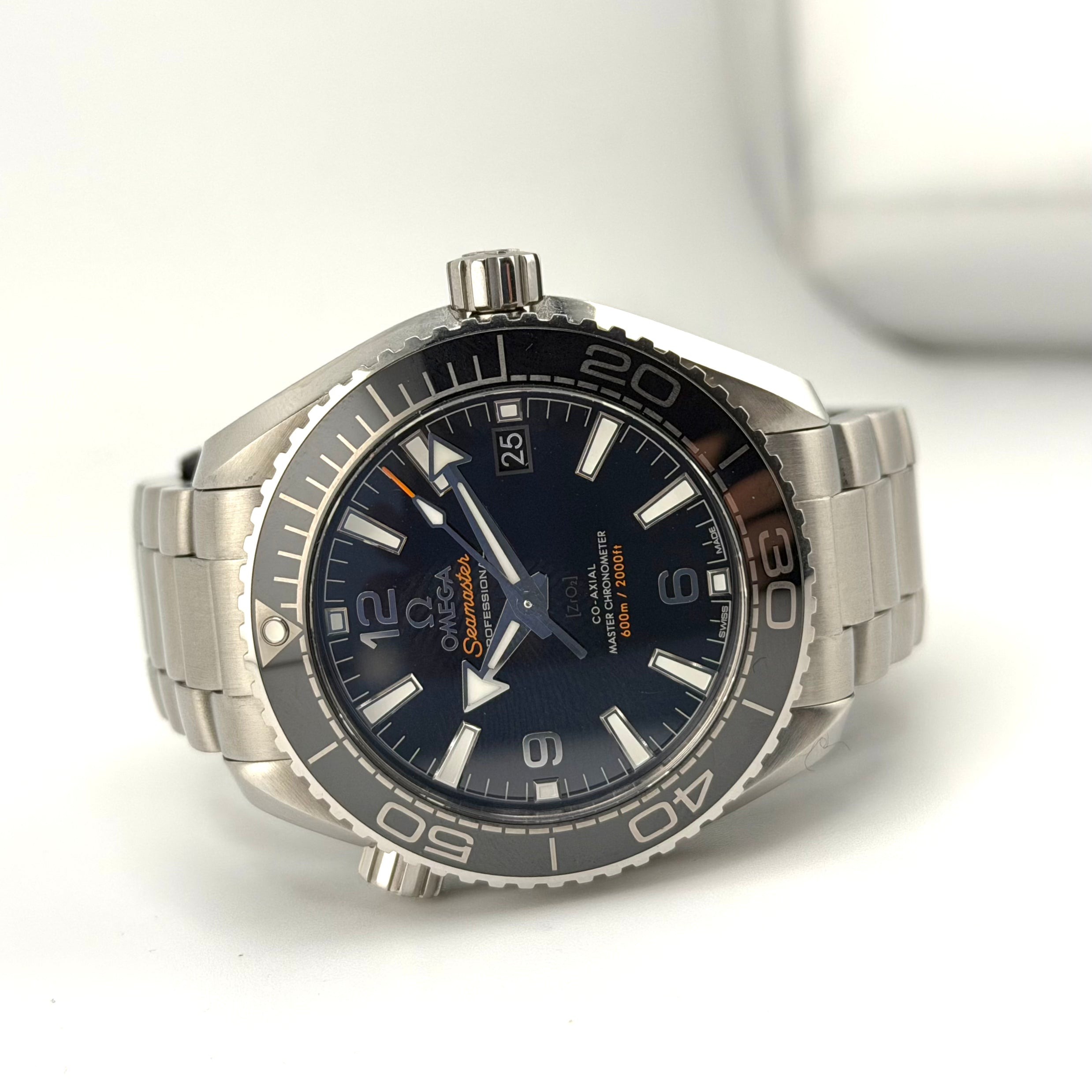 OMEGA Seamaster Planet Ocean 600M 215.30.40.20.01.001, vista principale
