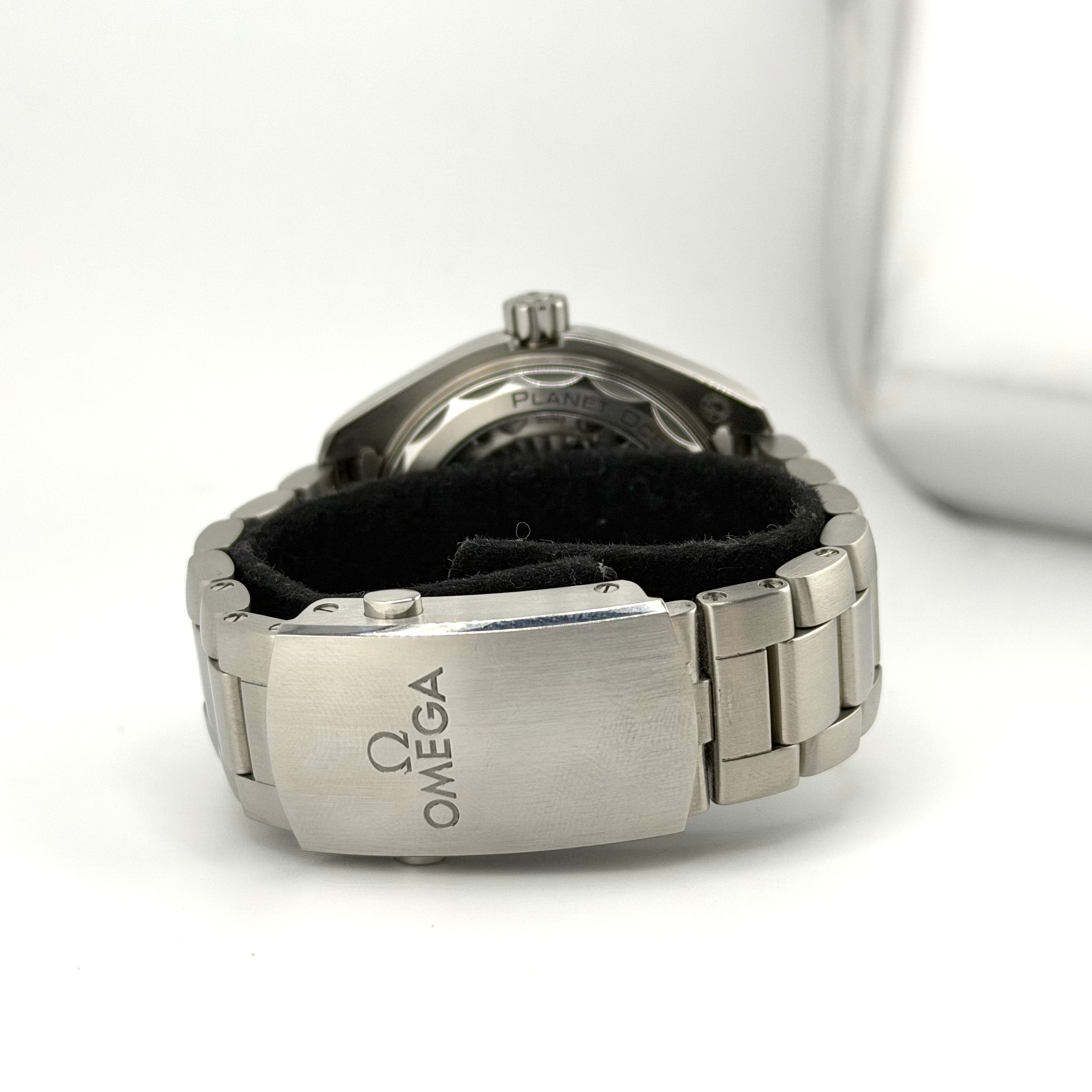 OMEGA Seamaster Planet Ocean 600M 215.30.40.20.01.001, dettaglio della chiusura