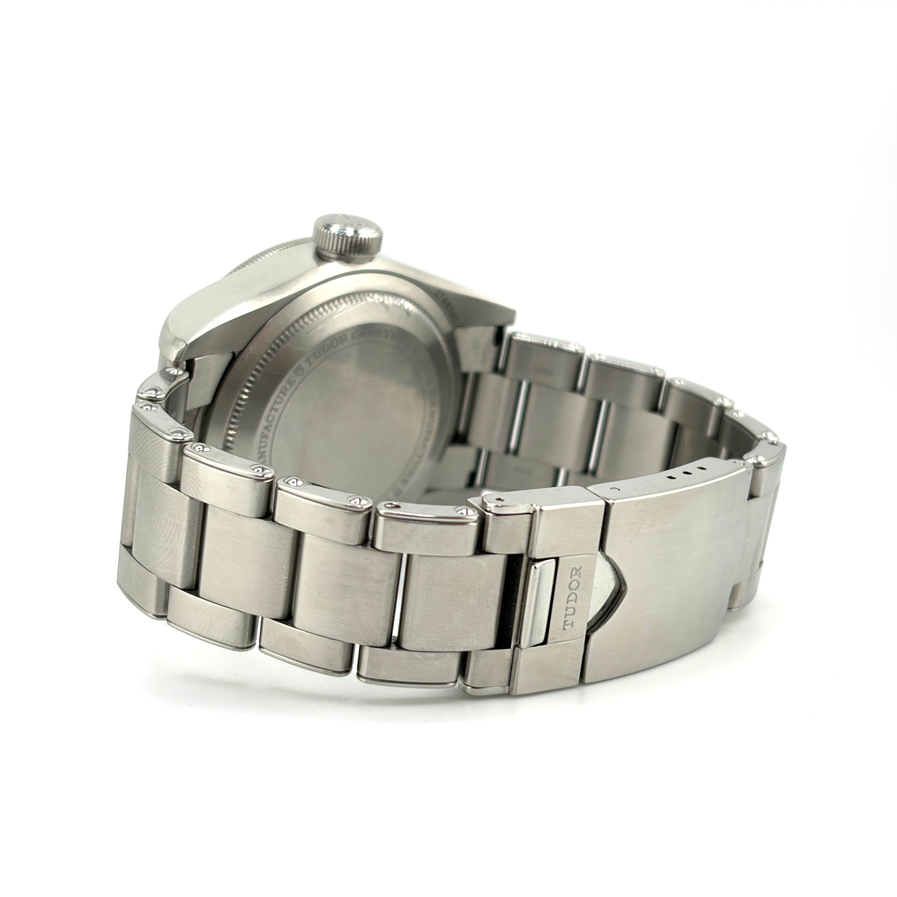 Tudor Black Bay GMT M79830RB-0001, fondello e chiusura