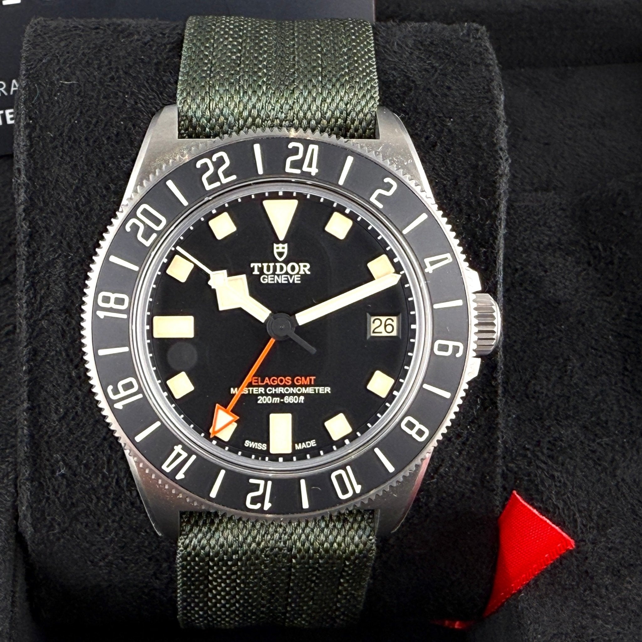 Tudor Pelagos FXD GMT Zulu Time 2542G247NU, dettaglio del quadrante